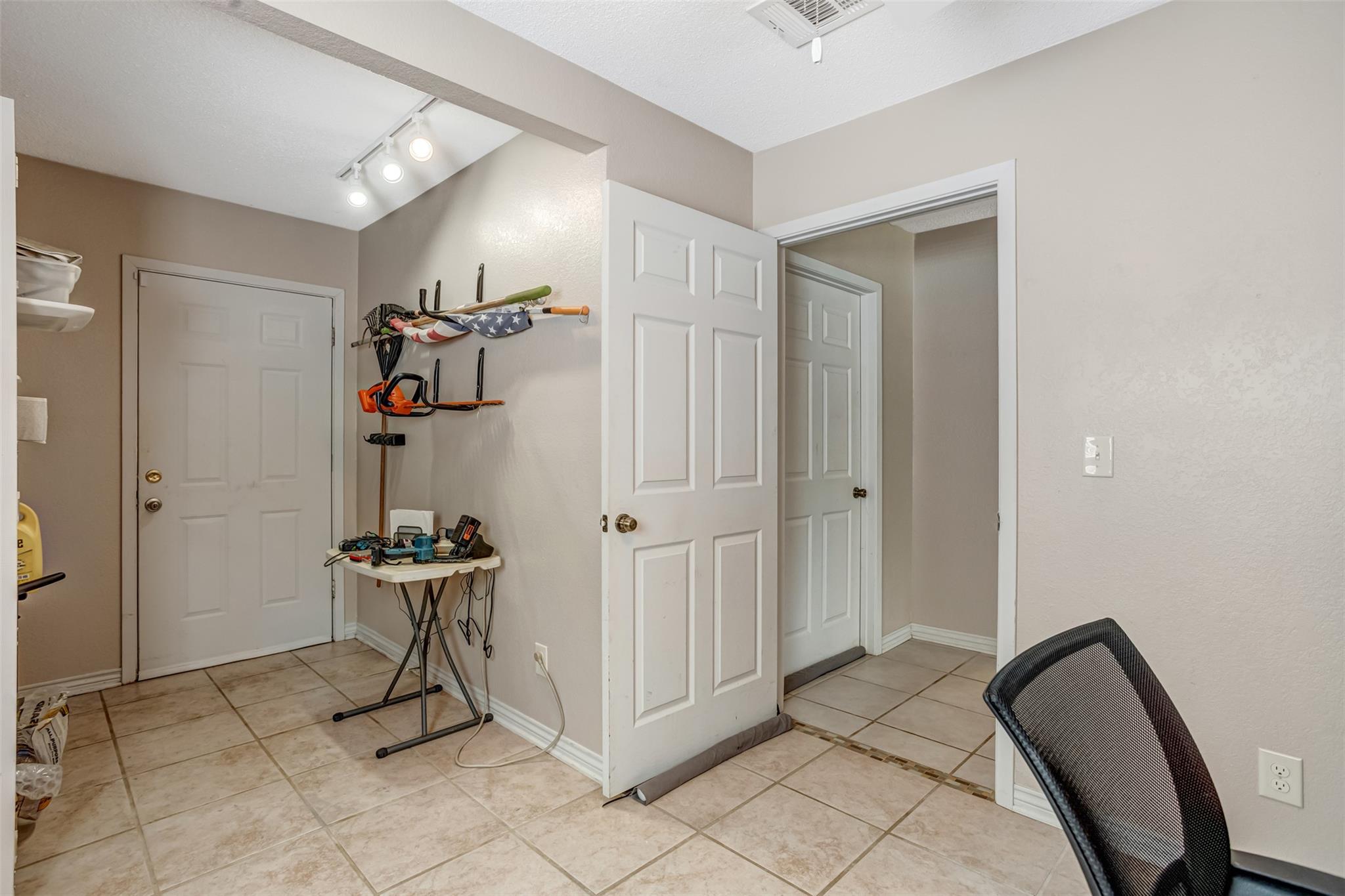 1113 Ash DR