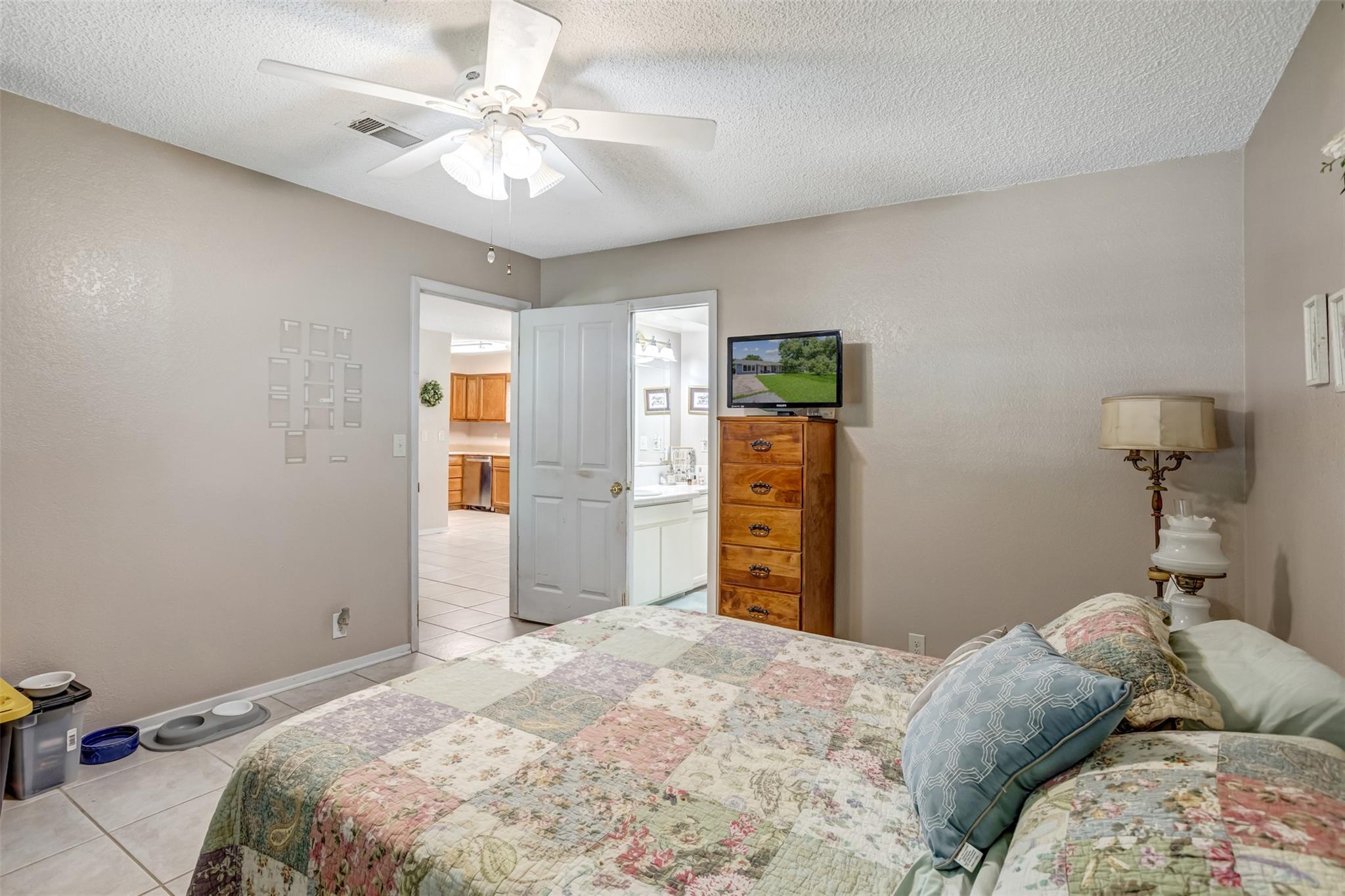 1113 Ash DR