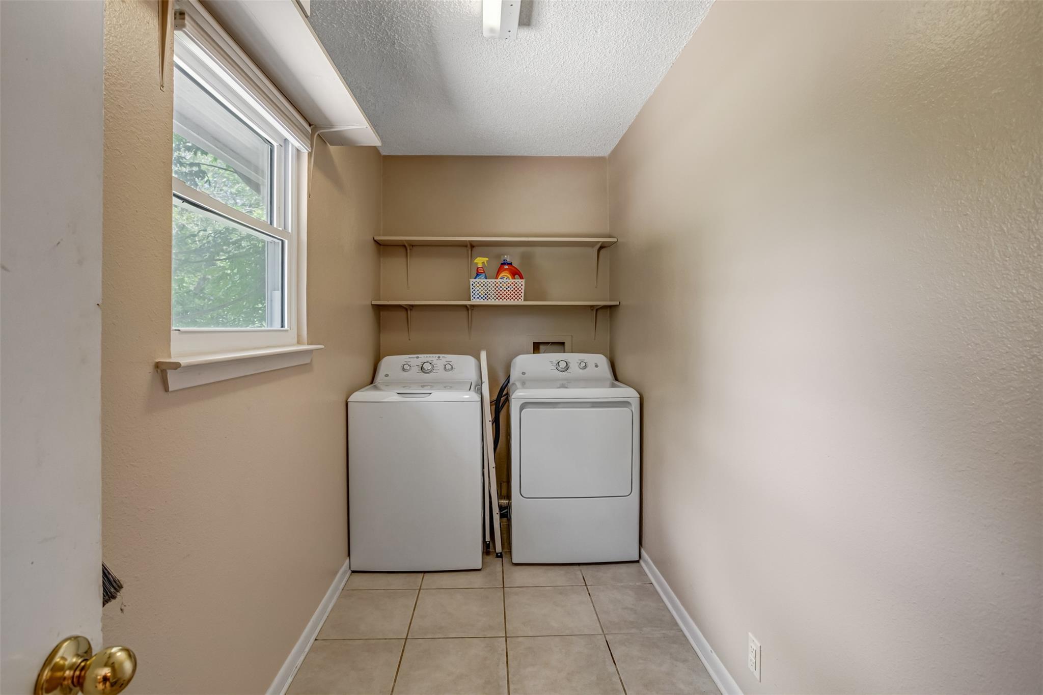 1113 Ash DR