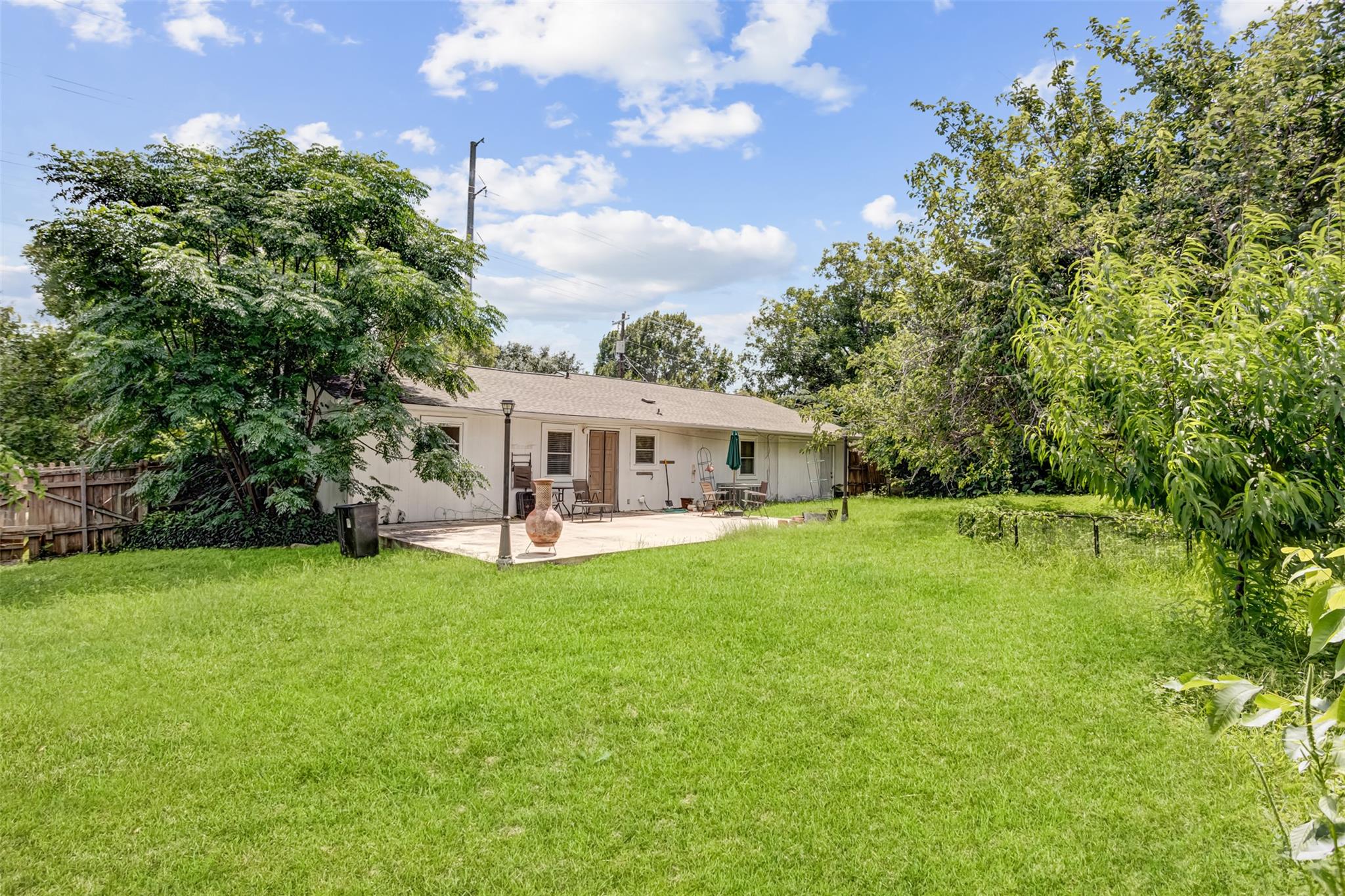 1113 Ash DR