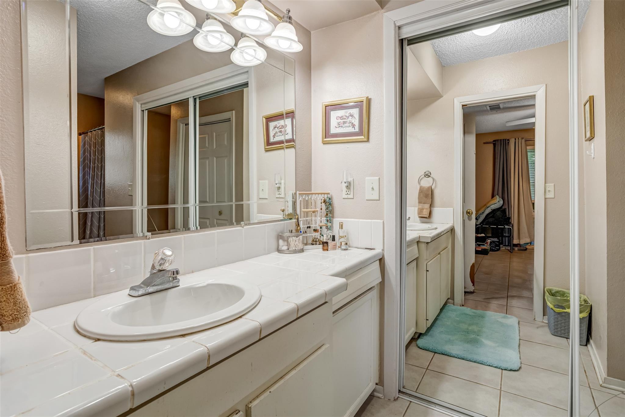 1113 Ash DR
