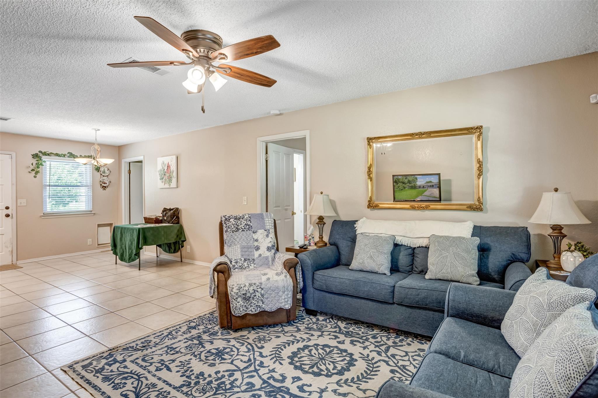 1113 Ash DR