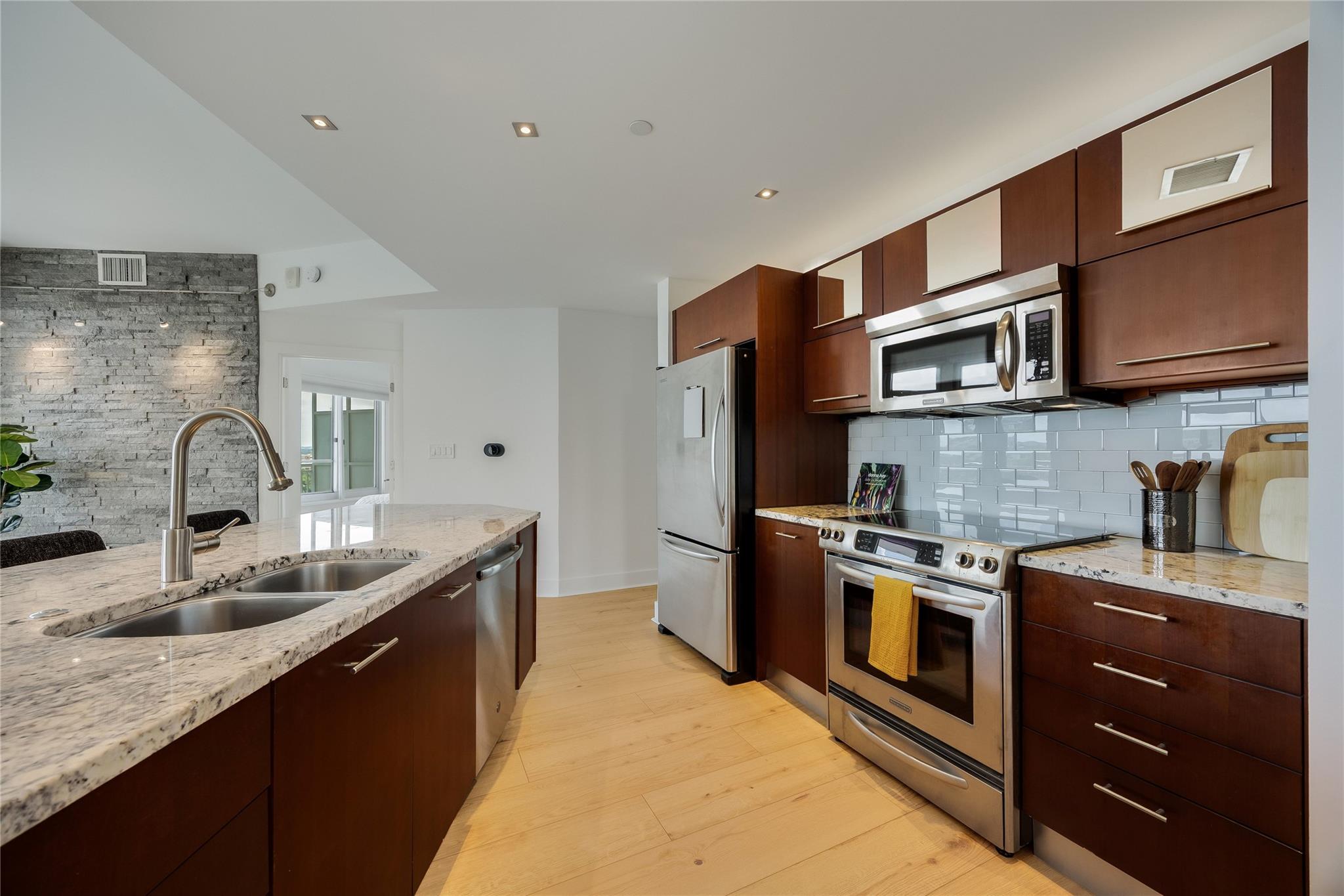 603 Davis ST # 811