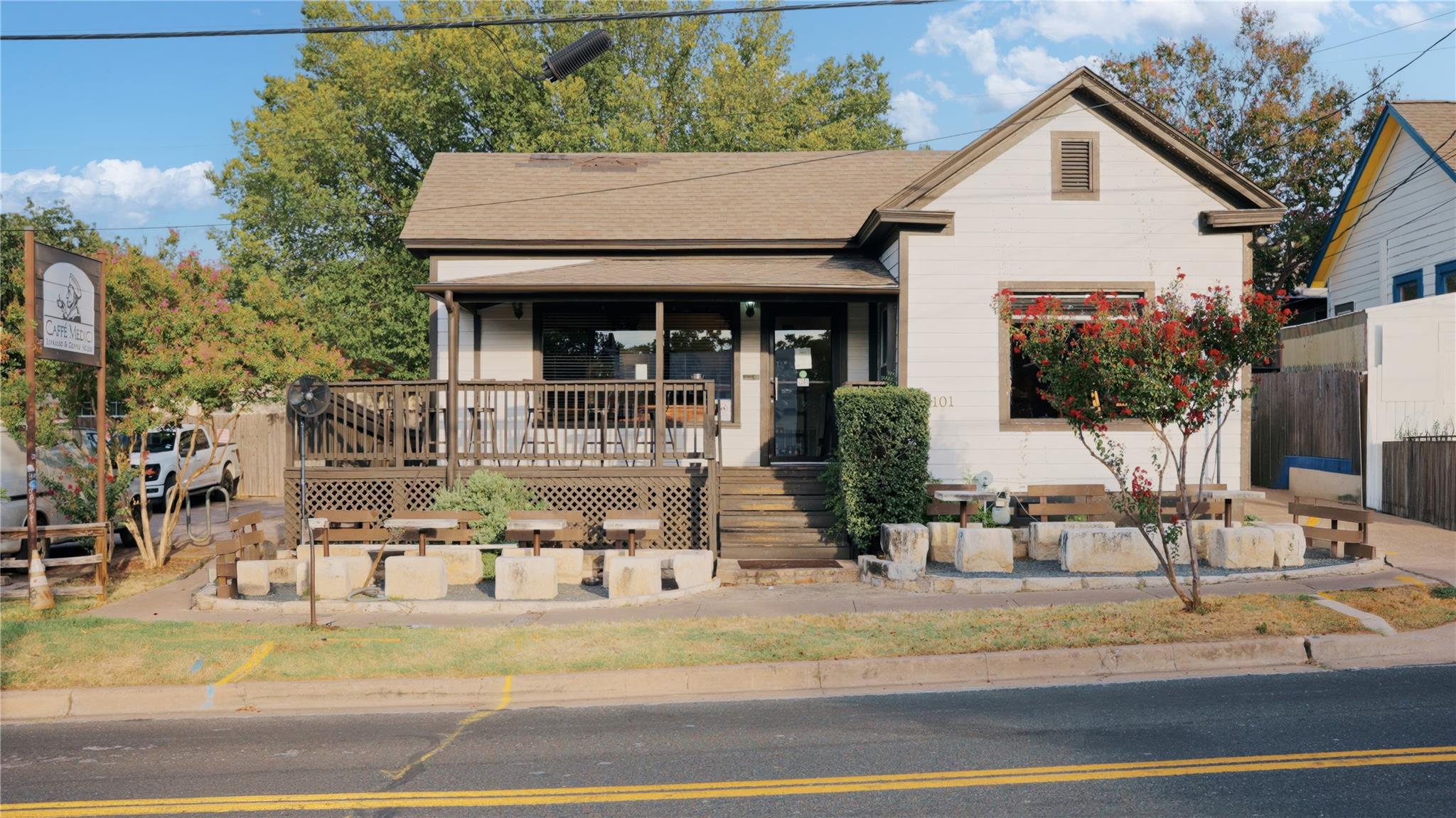1711 ENFIELD RD # 203