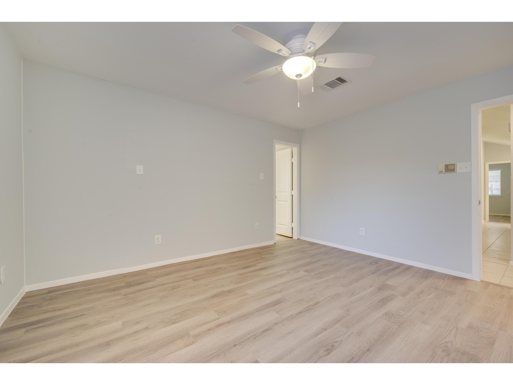 2104 Magazine ST
