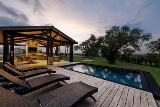 669 El Rancho Cima