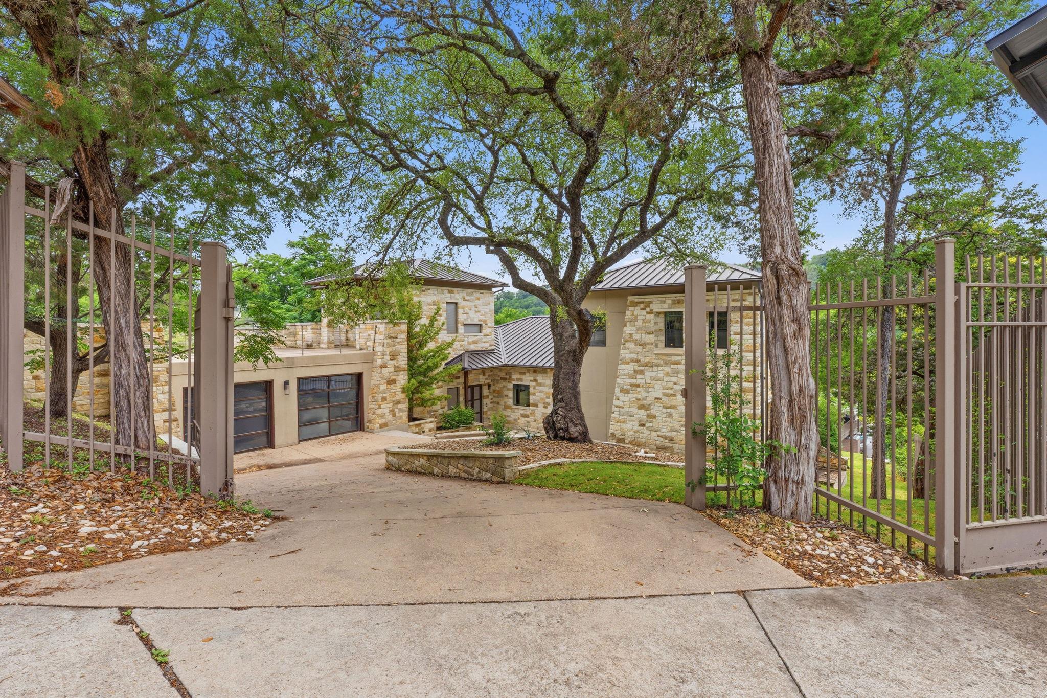 3605 Robbins RD