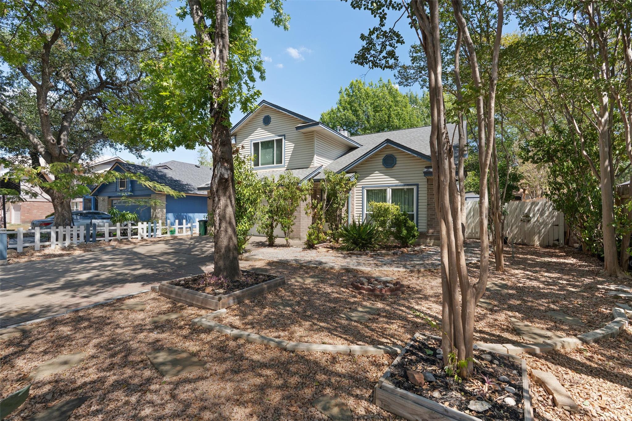 12319 Yarmont WAY