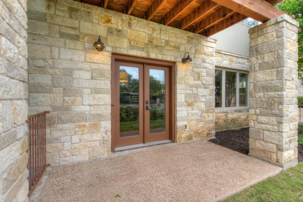 605 Peacock LN # C