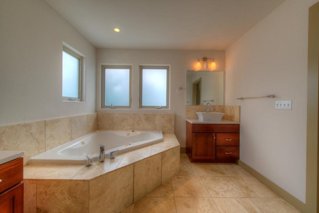 605 Peacock LN # C