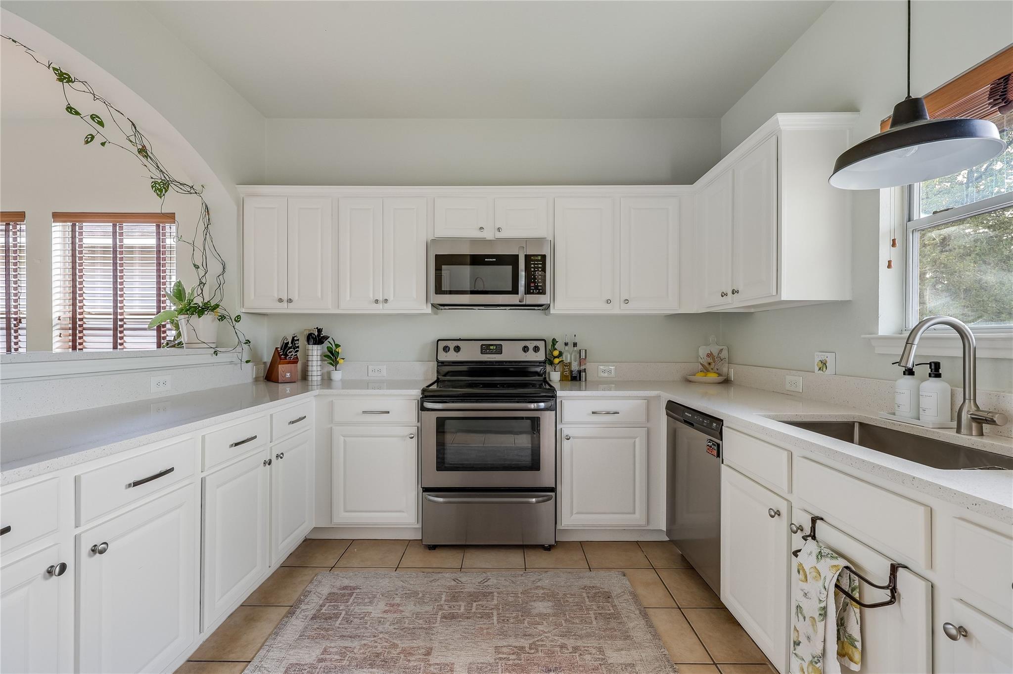 2103 Charlotte Estates DR
