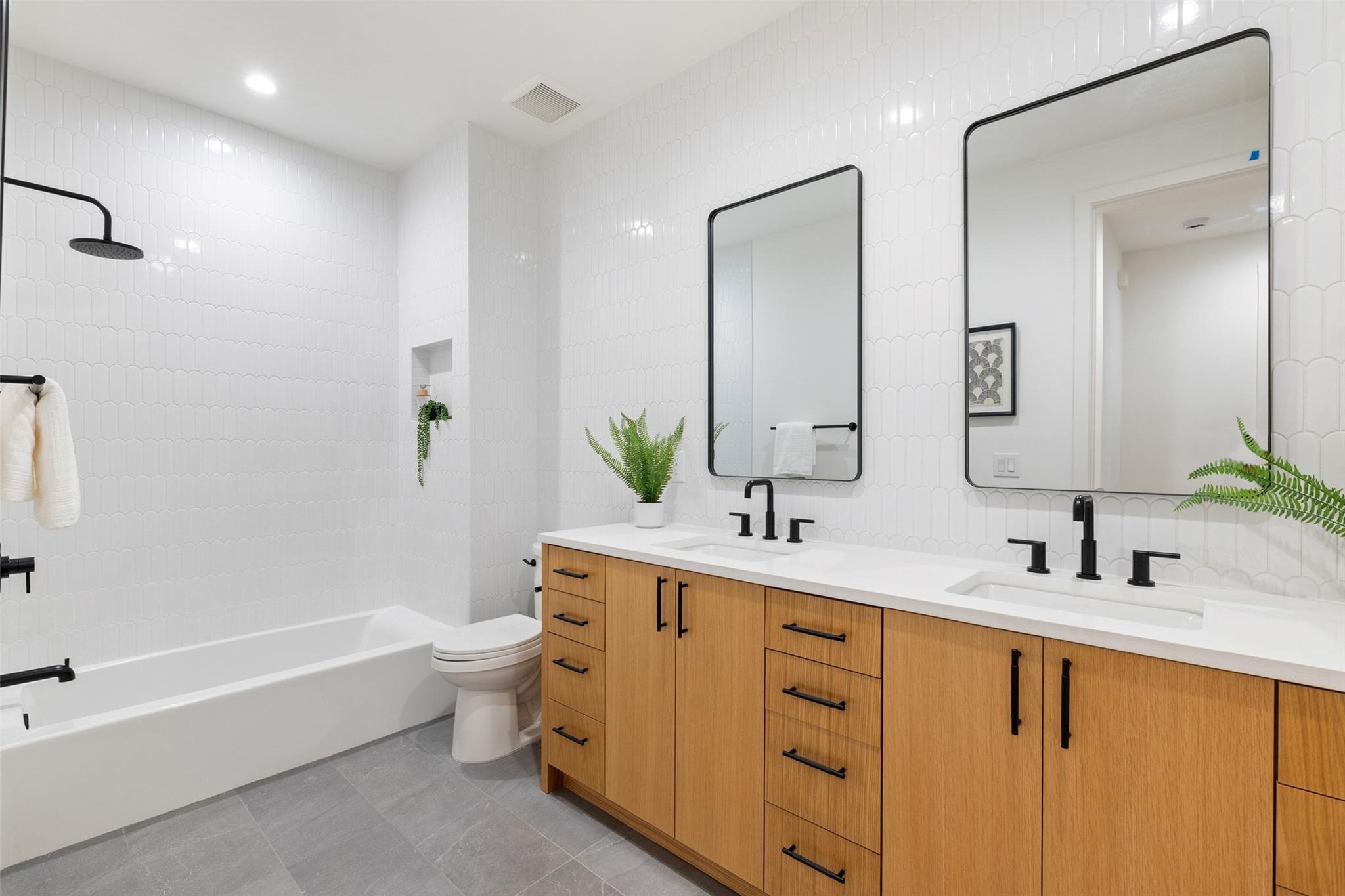 2611 Oak Crest Ave # B Unit: A & B
