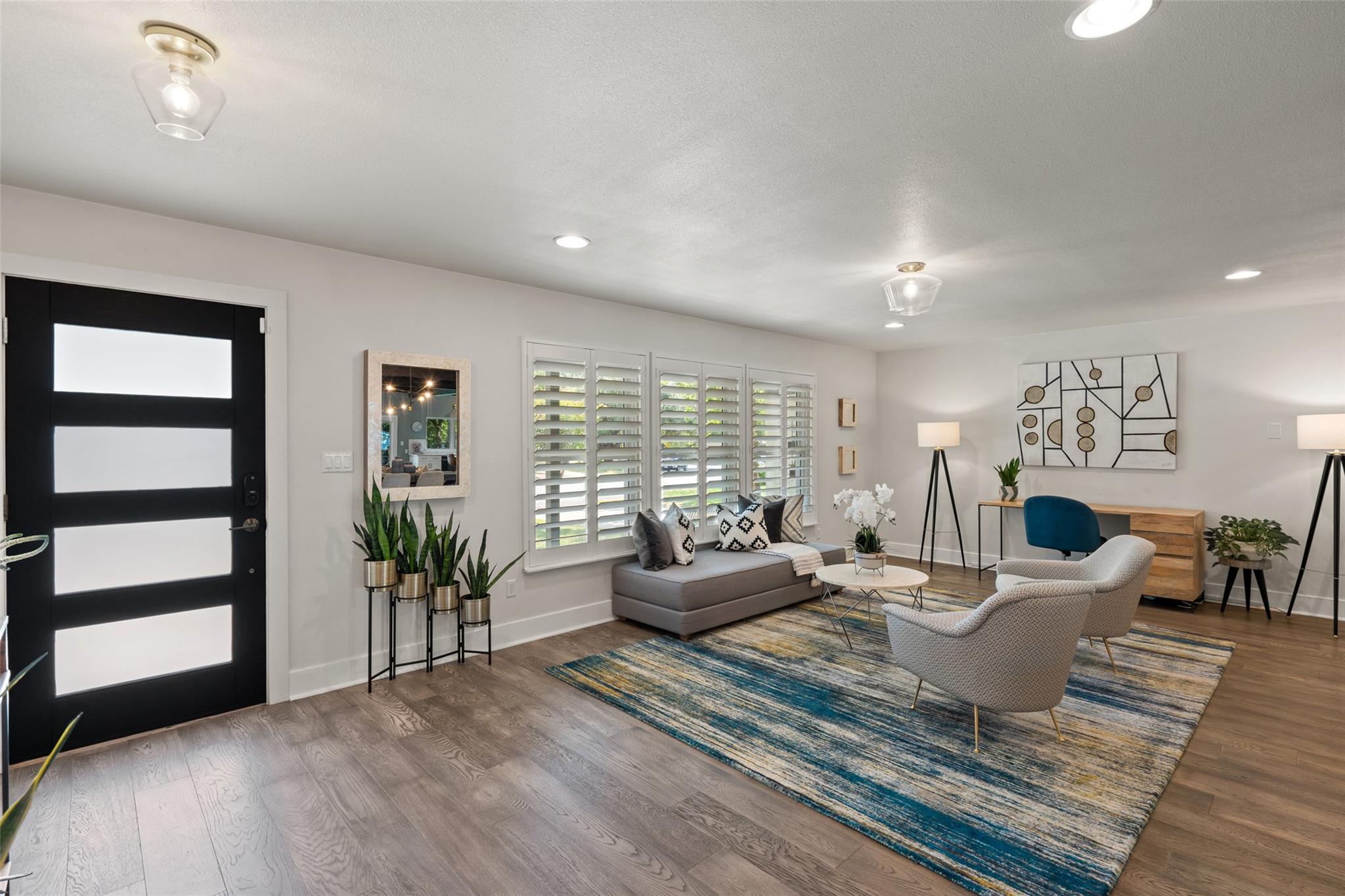 5721 Louise LN