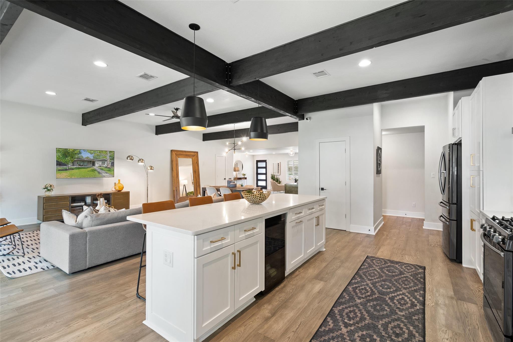5721 Louise LN