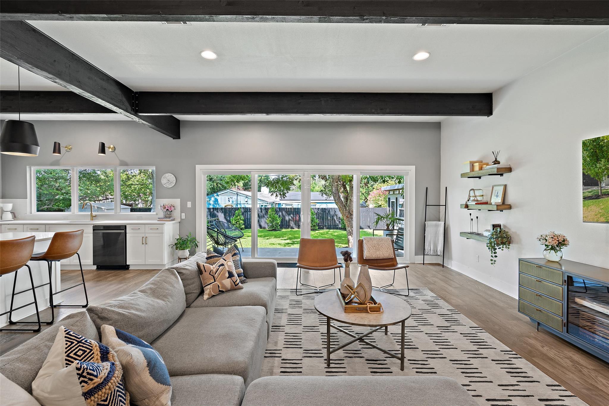 5721 Louise LN