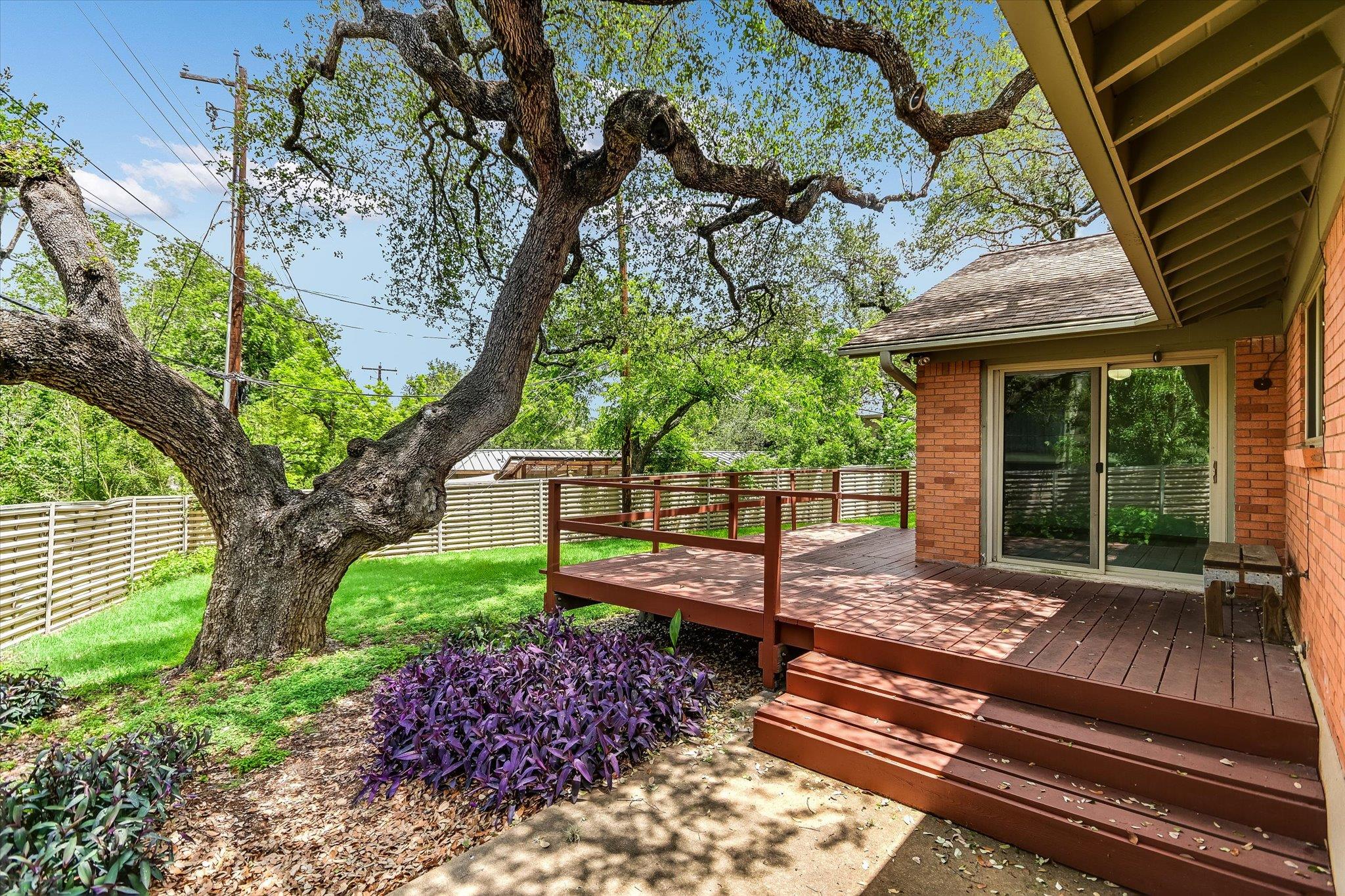 502 Sunset CIR