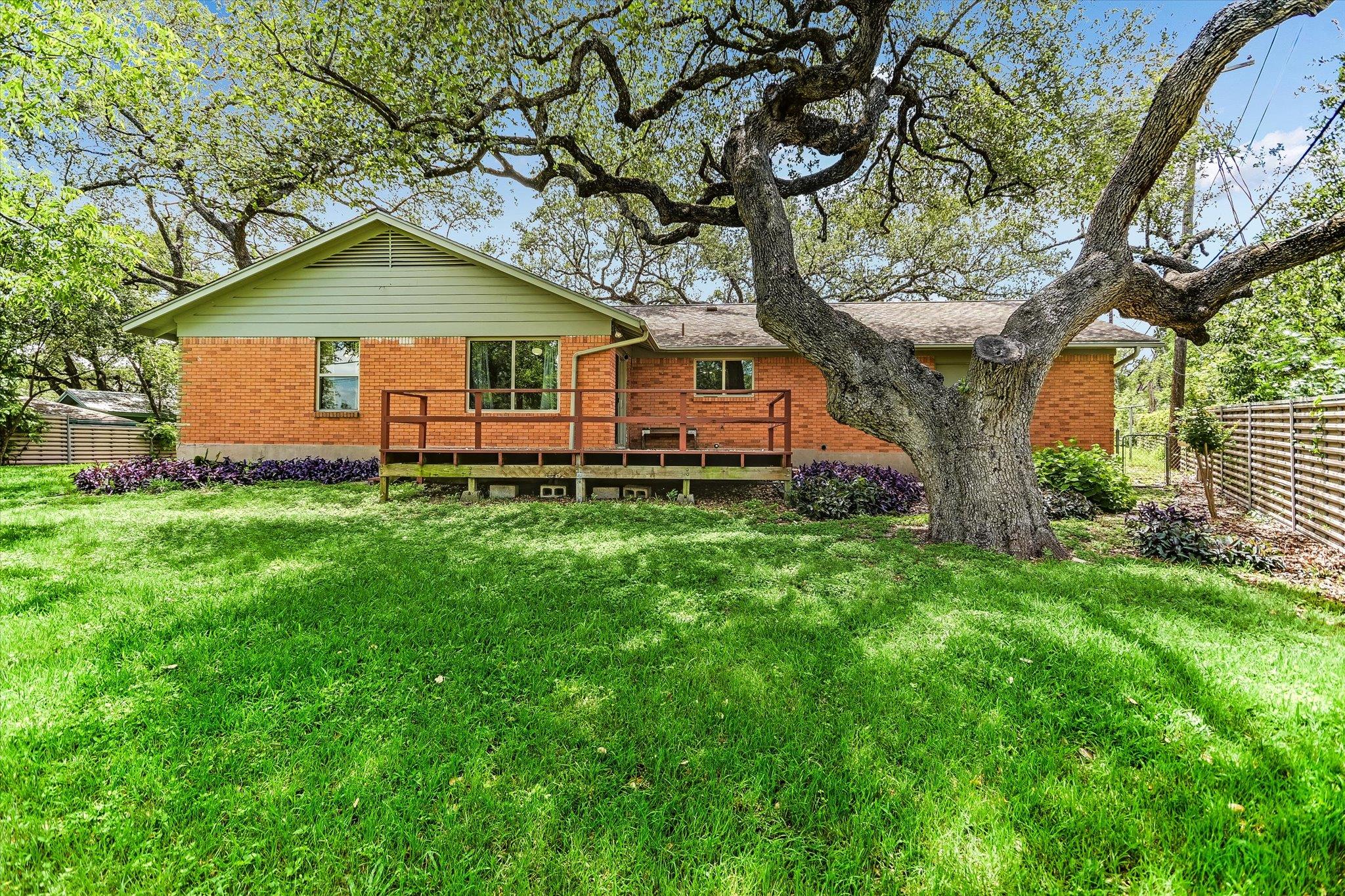502 Sunset CIR