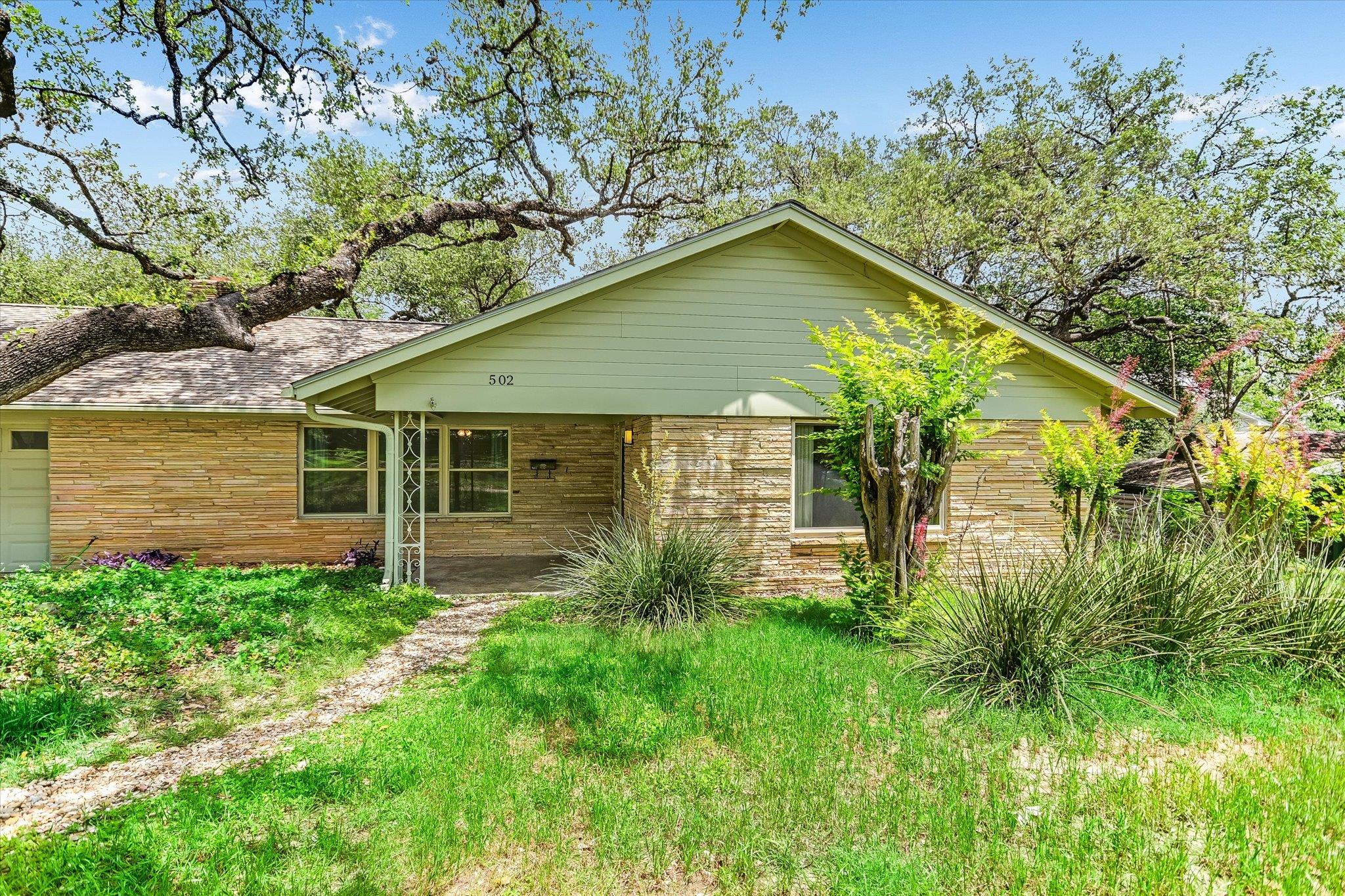 502 Sunset CIR