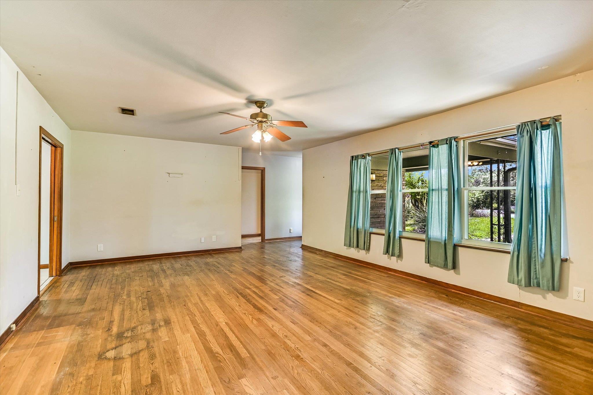 502 Sunset CIR