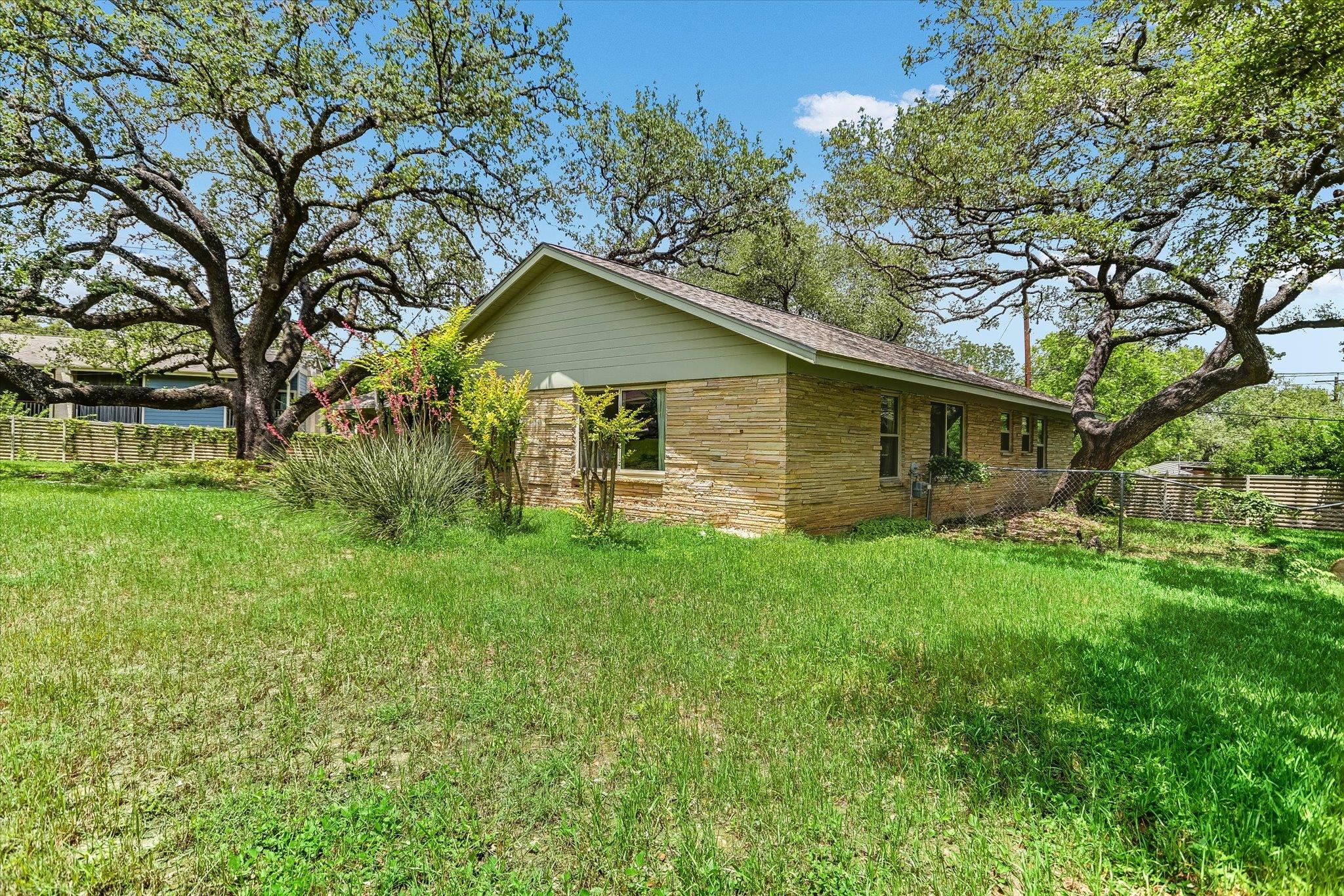 502 Sunset CIR