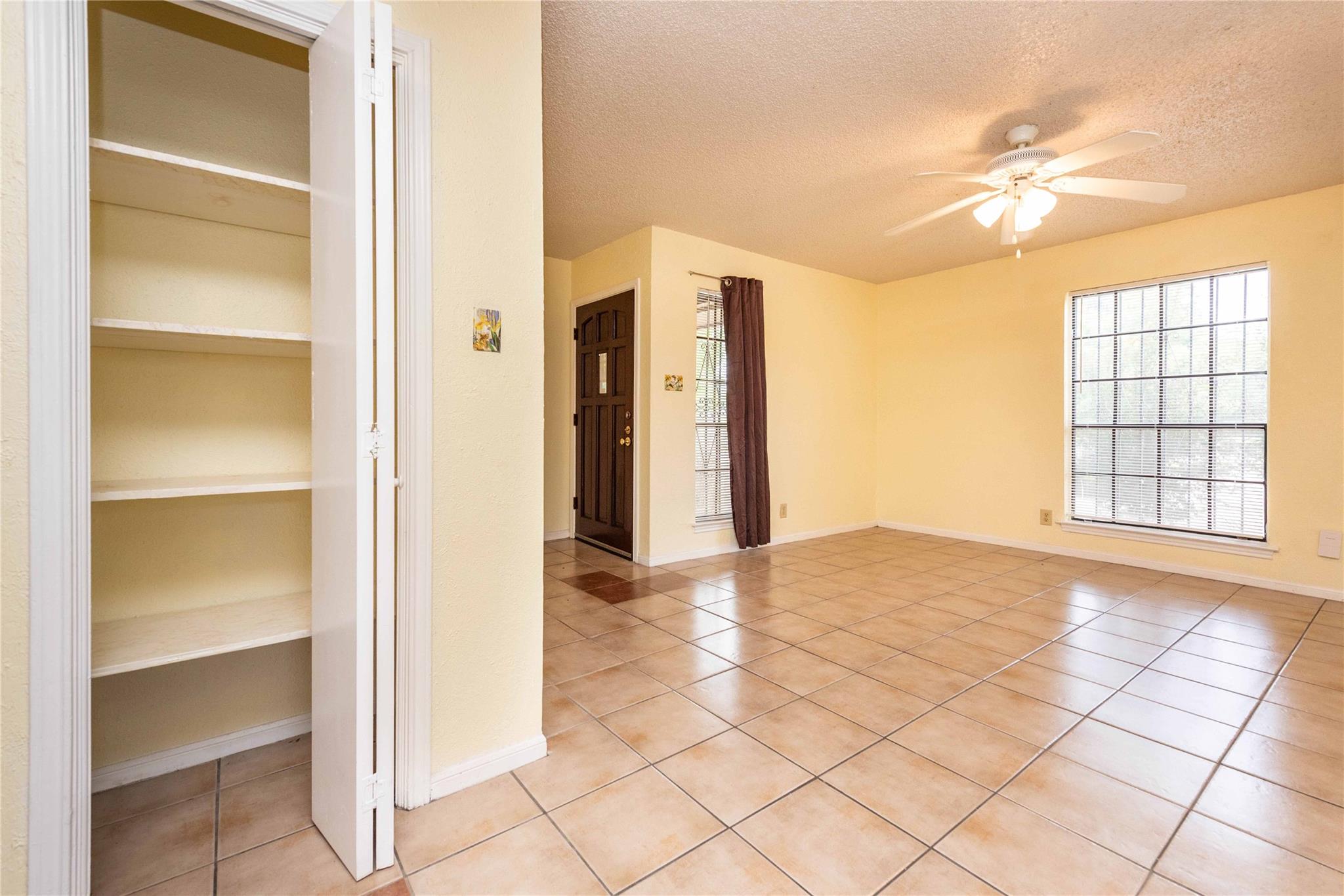 5006 Sara DR