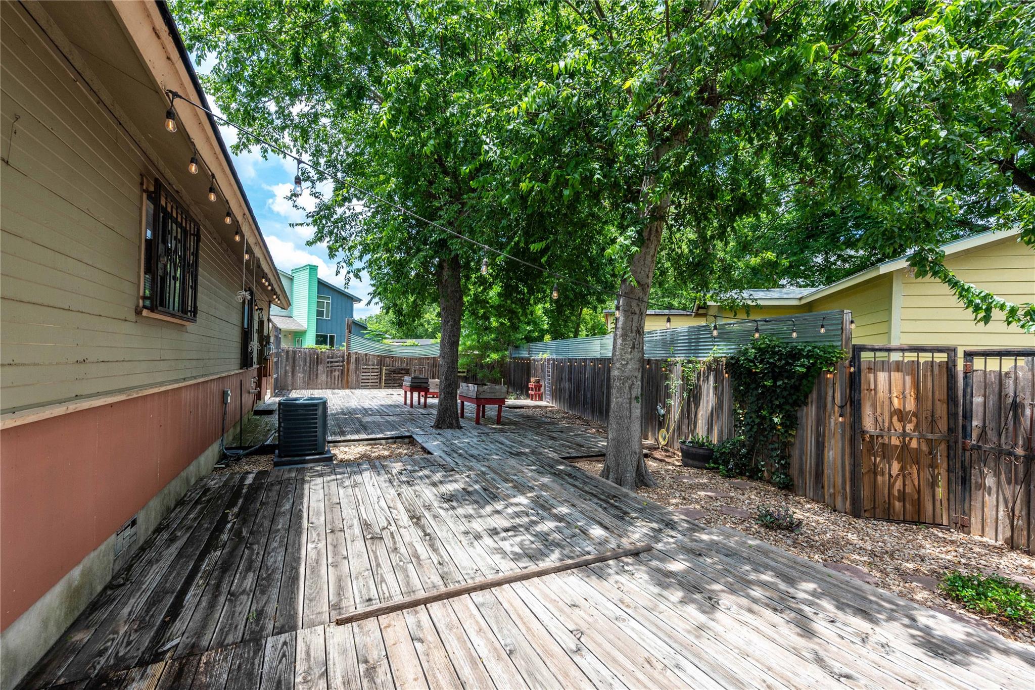 5006 Sara DR