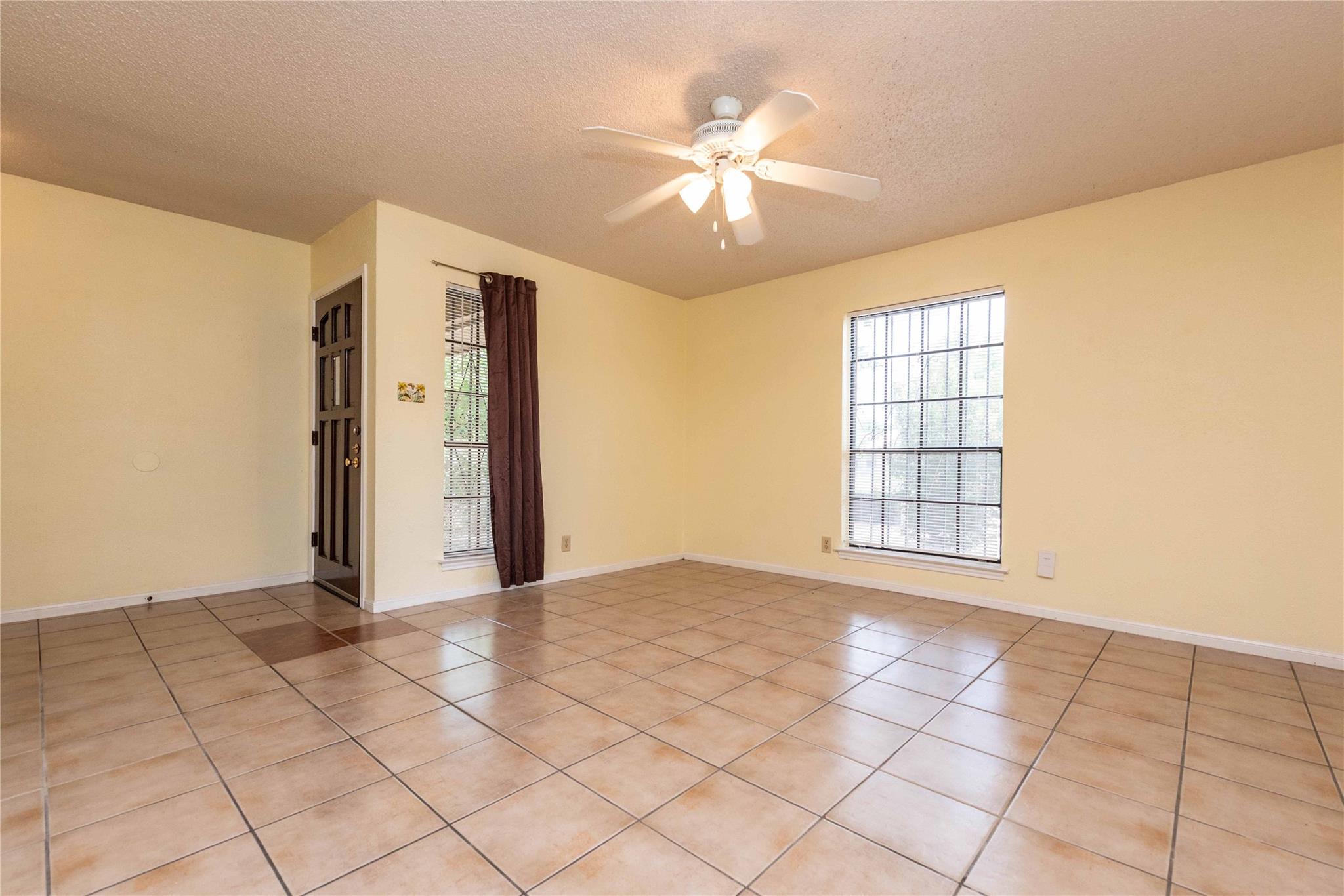 5006 Sara DR