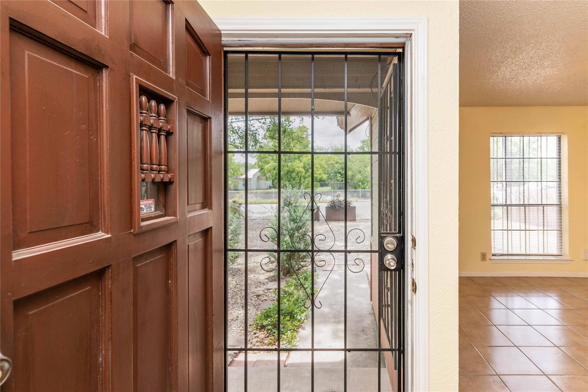 5006 Sara DR
