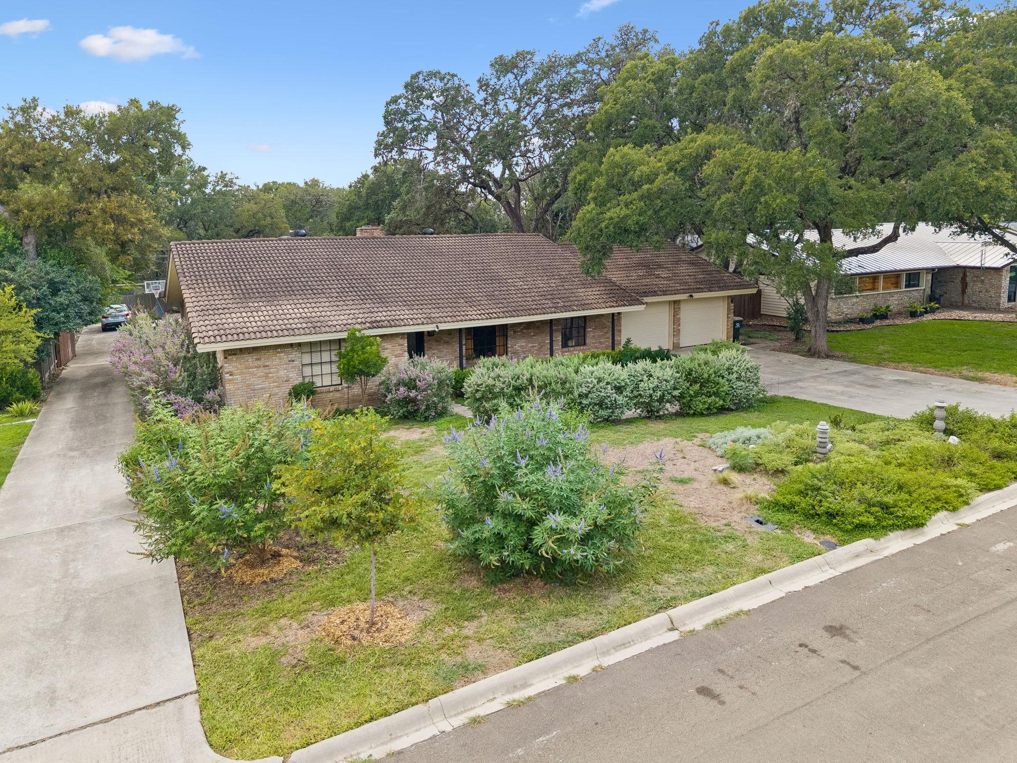103 W Mimosa CIR