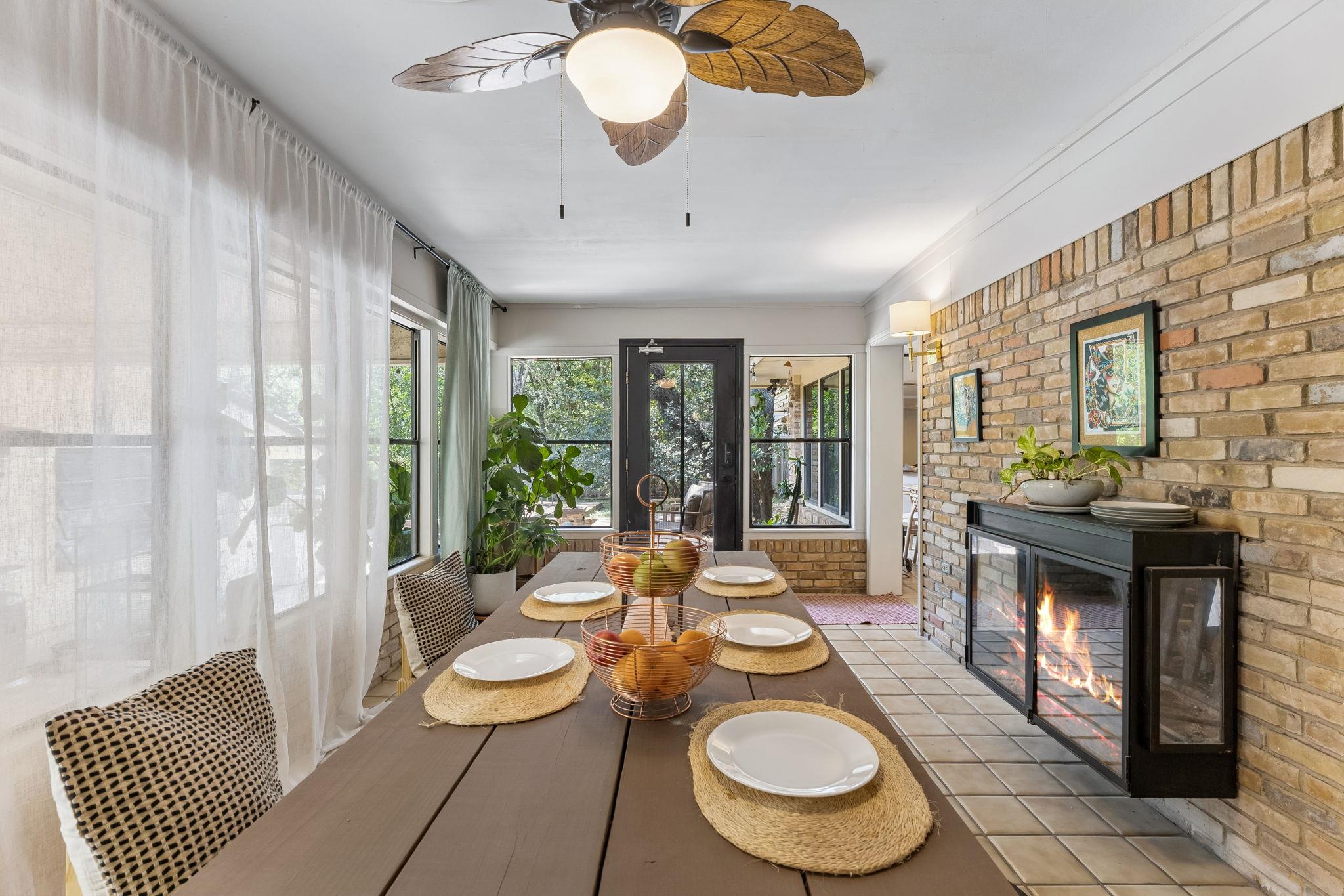 103 W Mimosa CIR