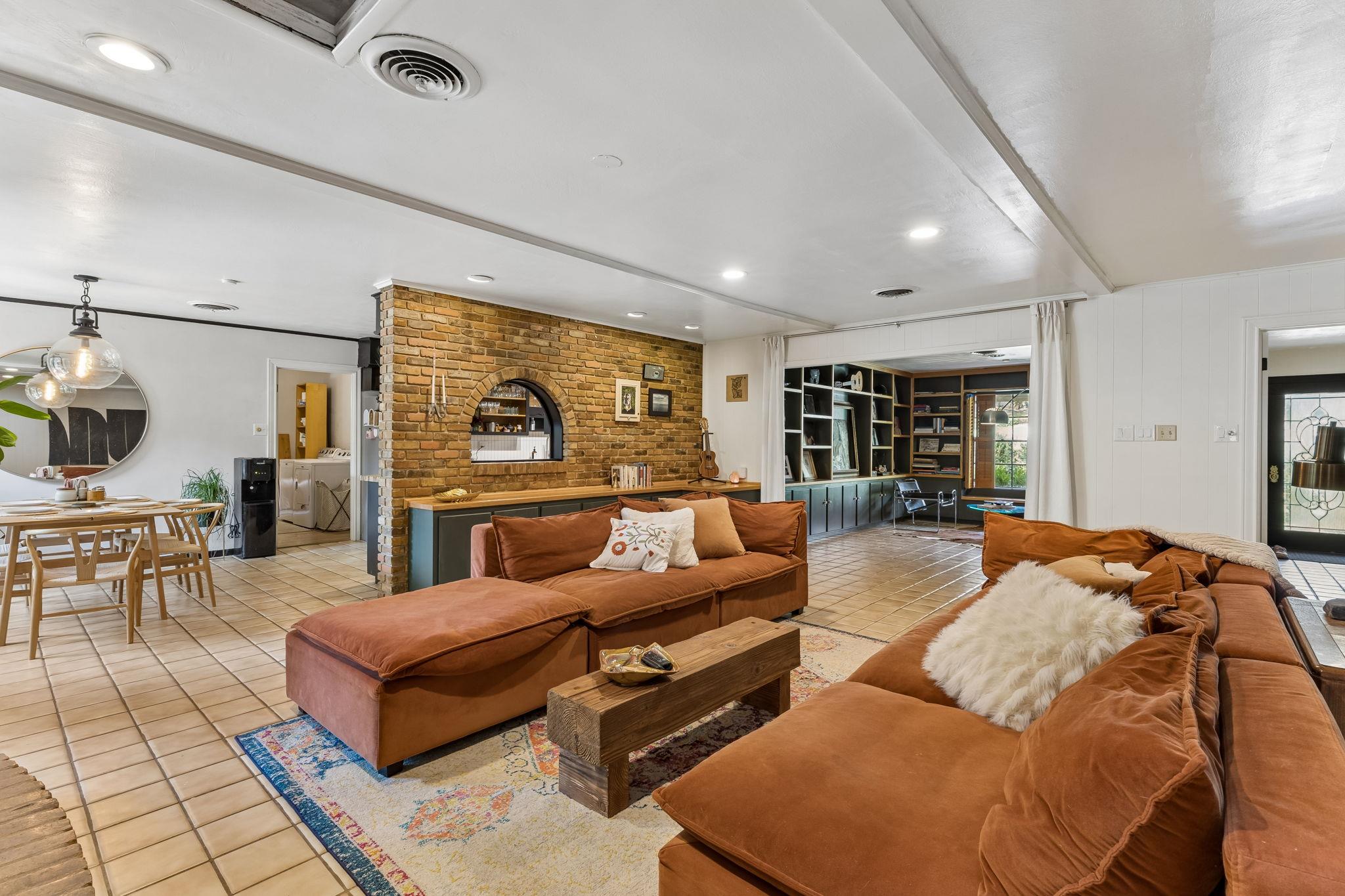 103 W Mimosa CIR