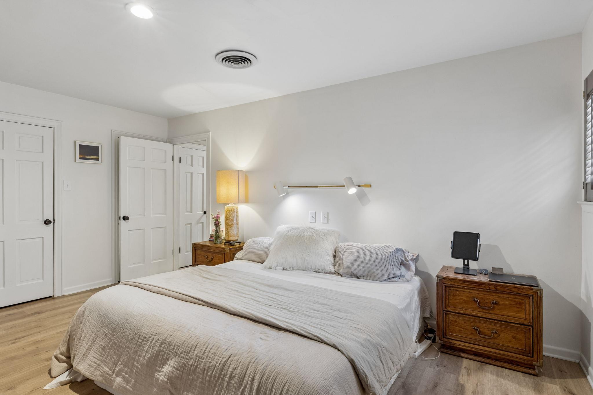 103 W Mimosa CIR