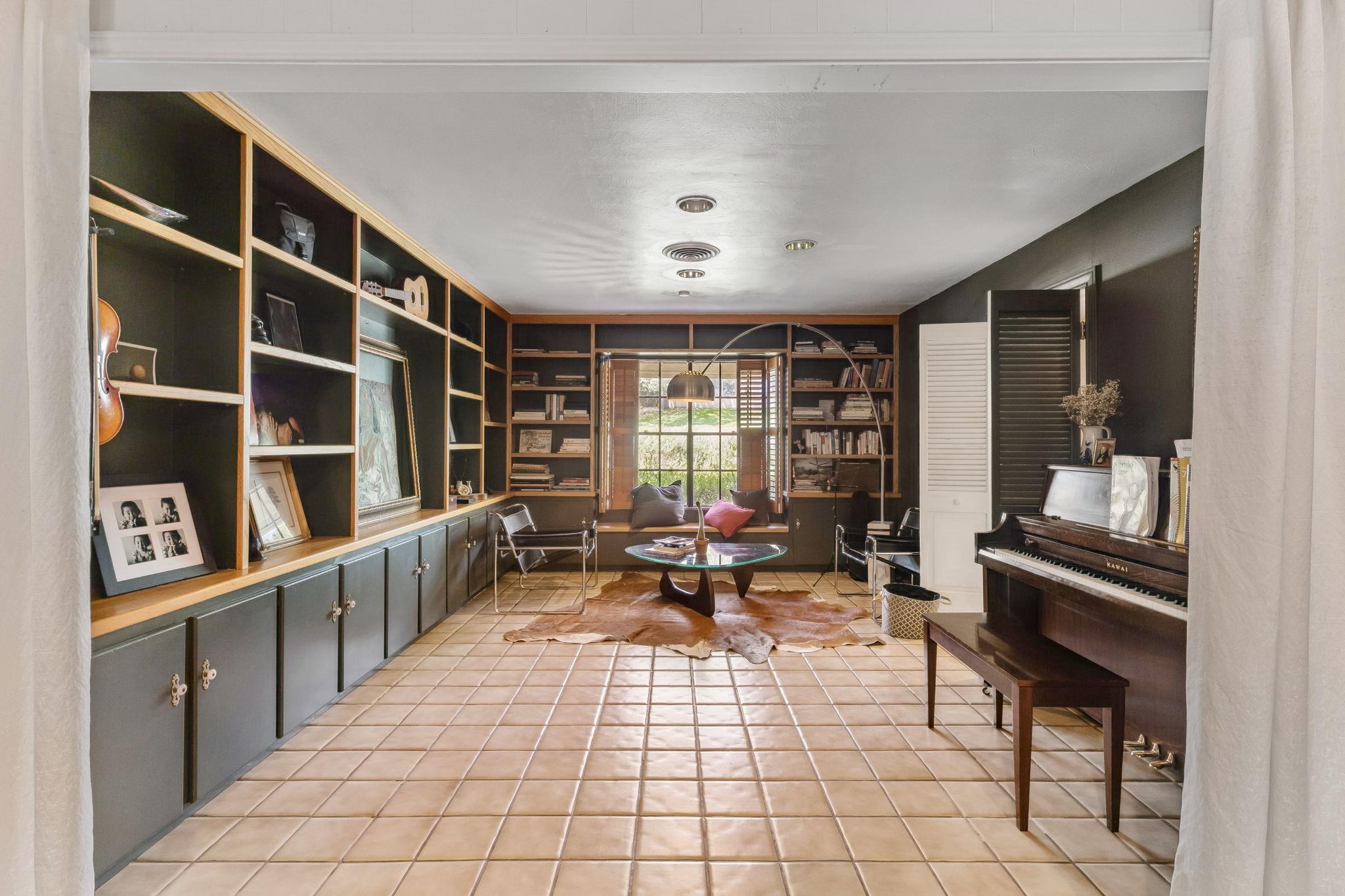 103 W Mimosa CIR