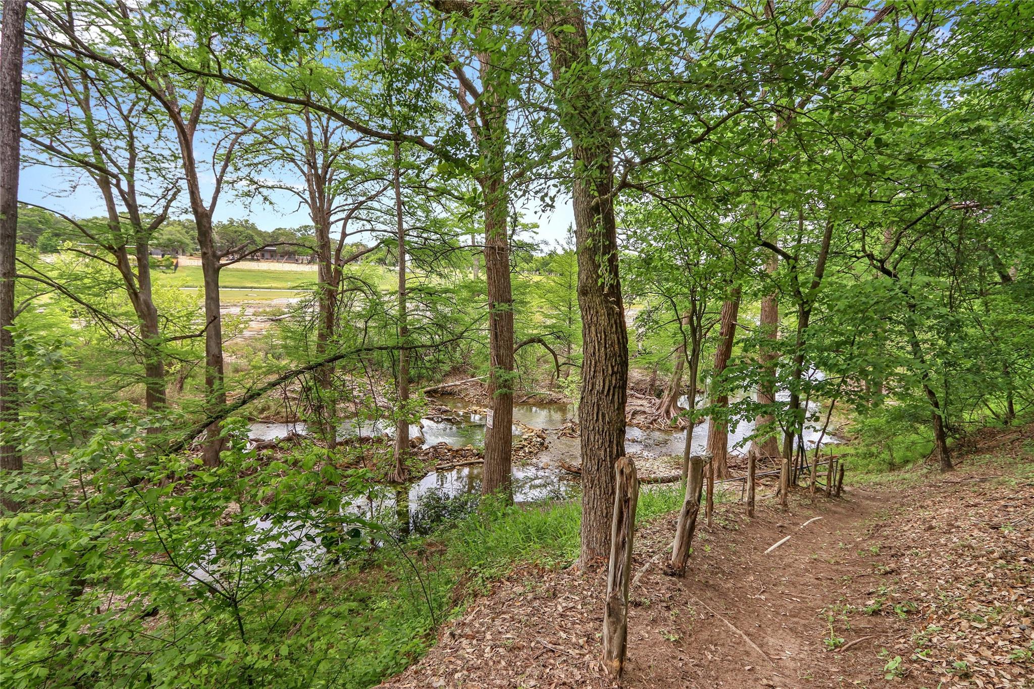 400 E BLANCO BEND RD