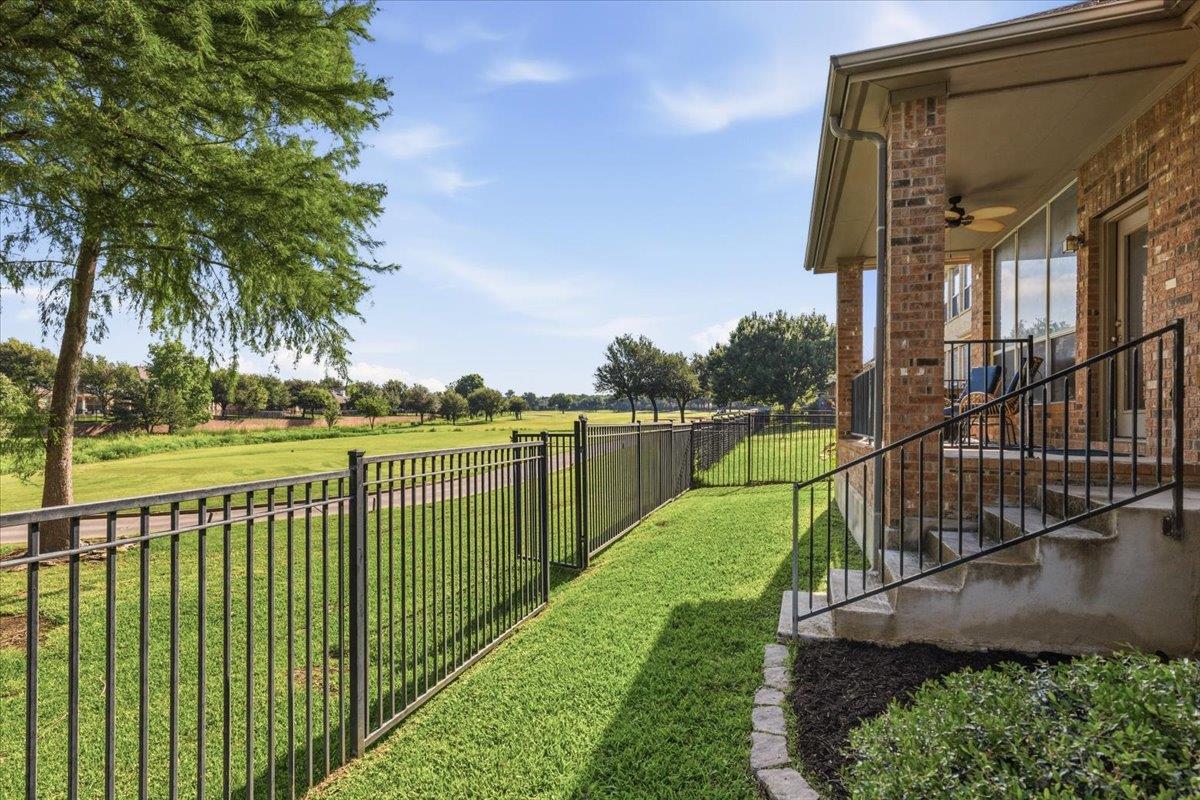 808 Bent Wood PL