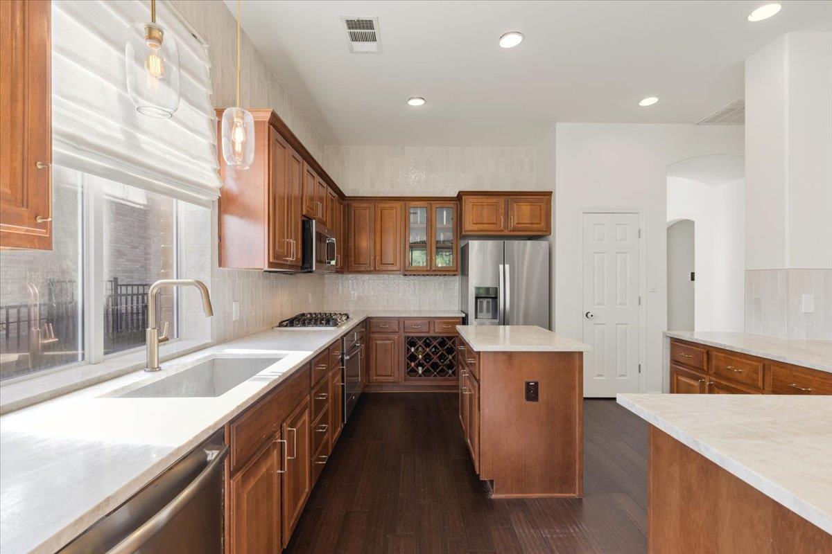 808 Bent Wood PL
