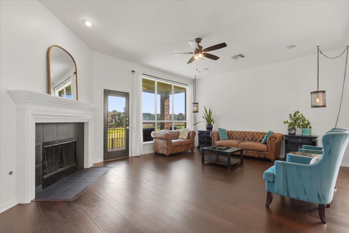 808 Bent Wood PL