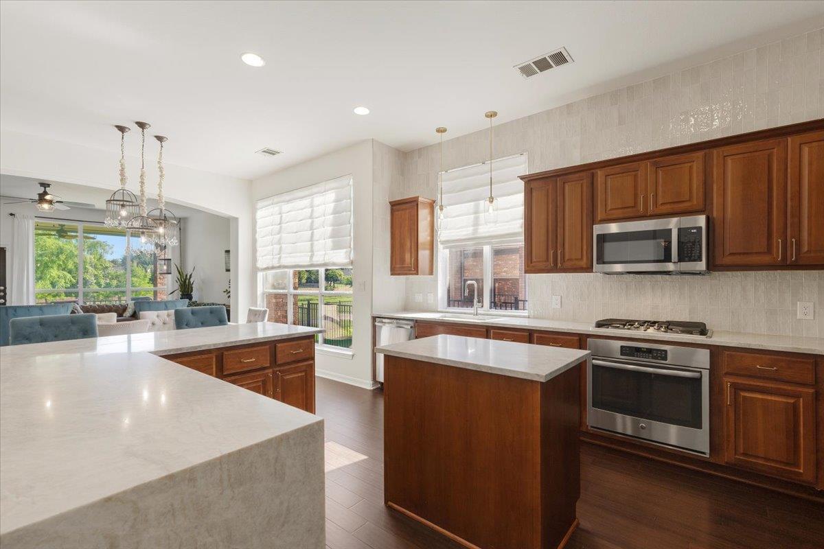 808 Bent Wood PL