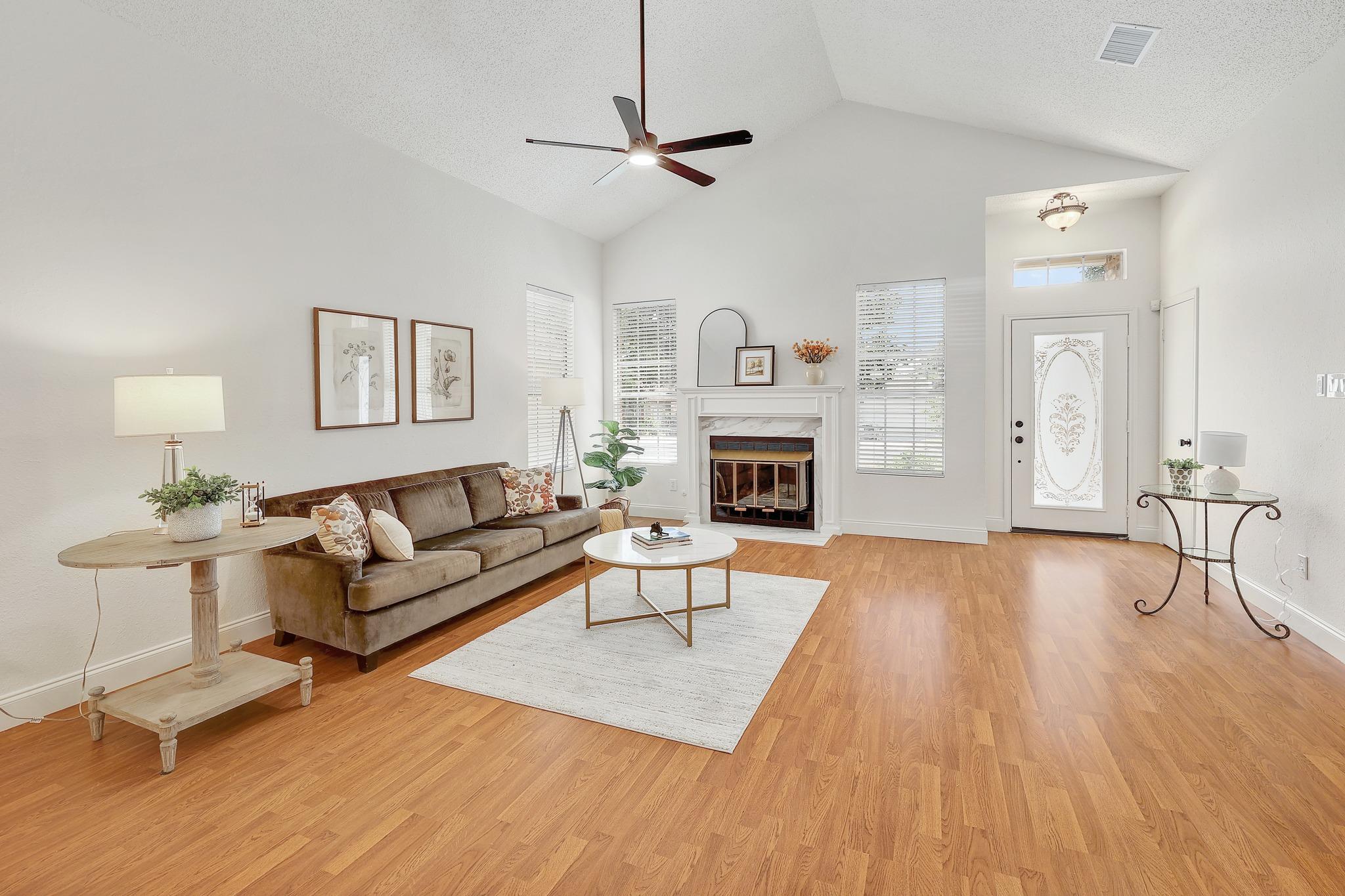 2012 Castle View DR