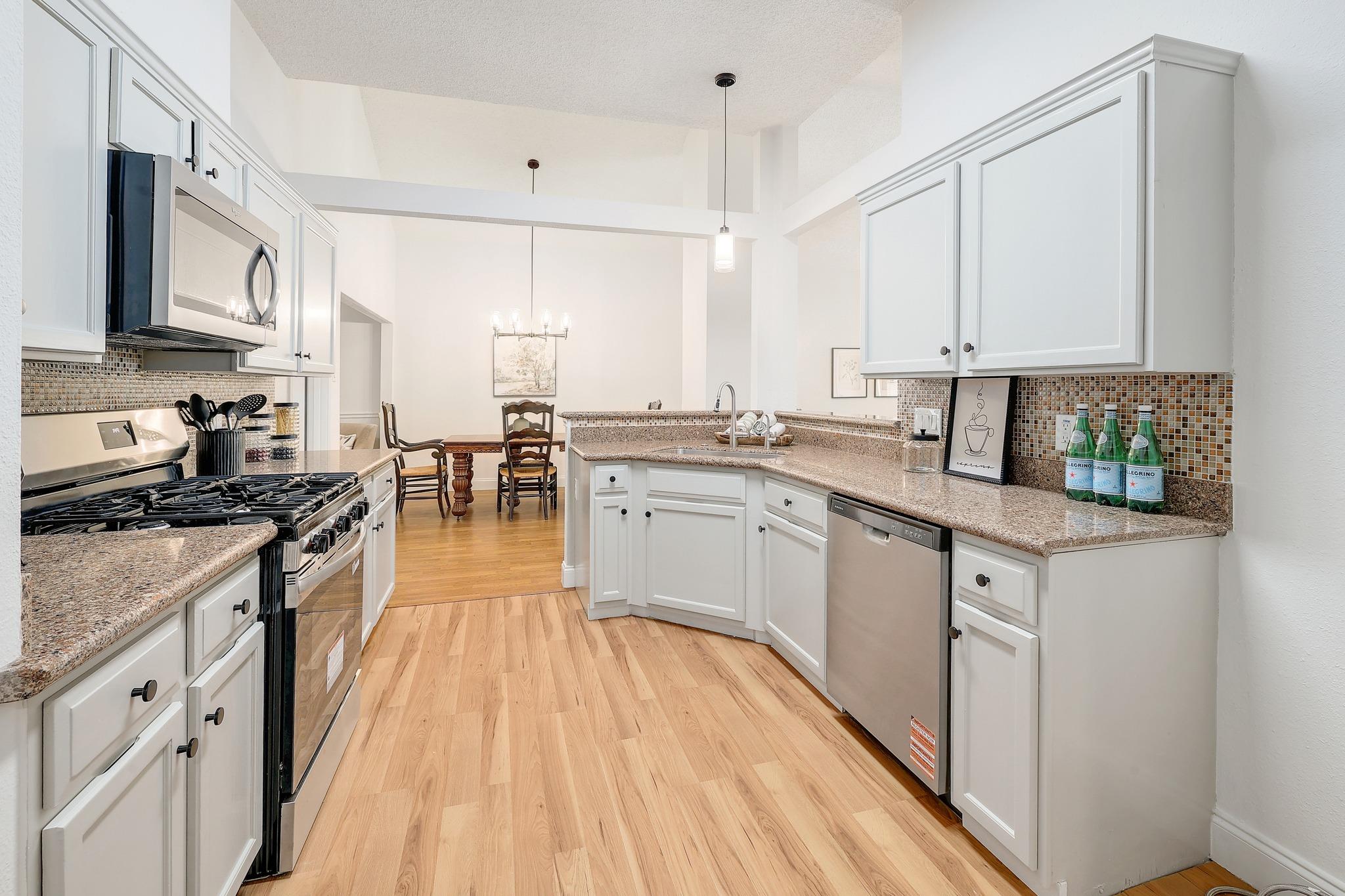 2012 Castle View DR