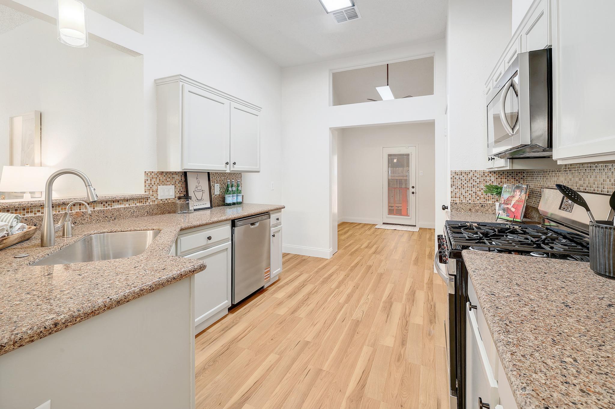 2012 Castle View DR