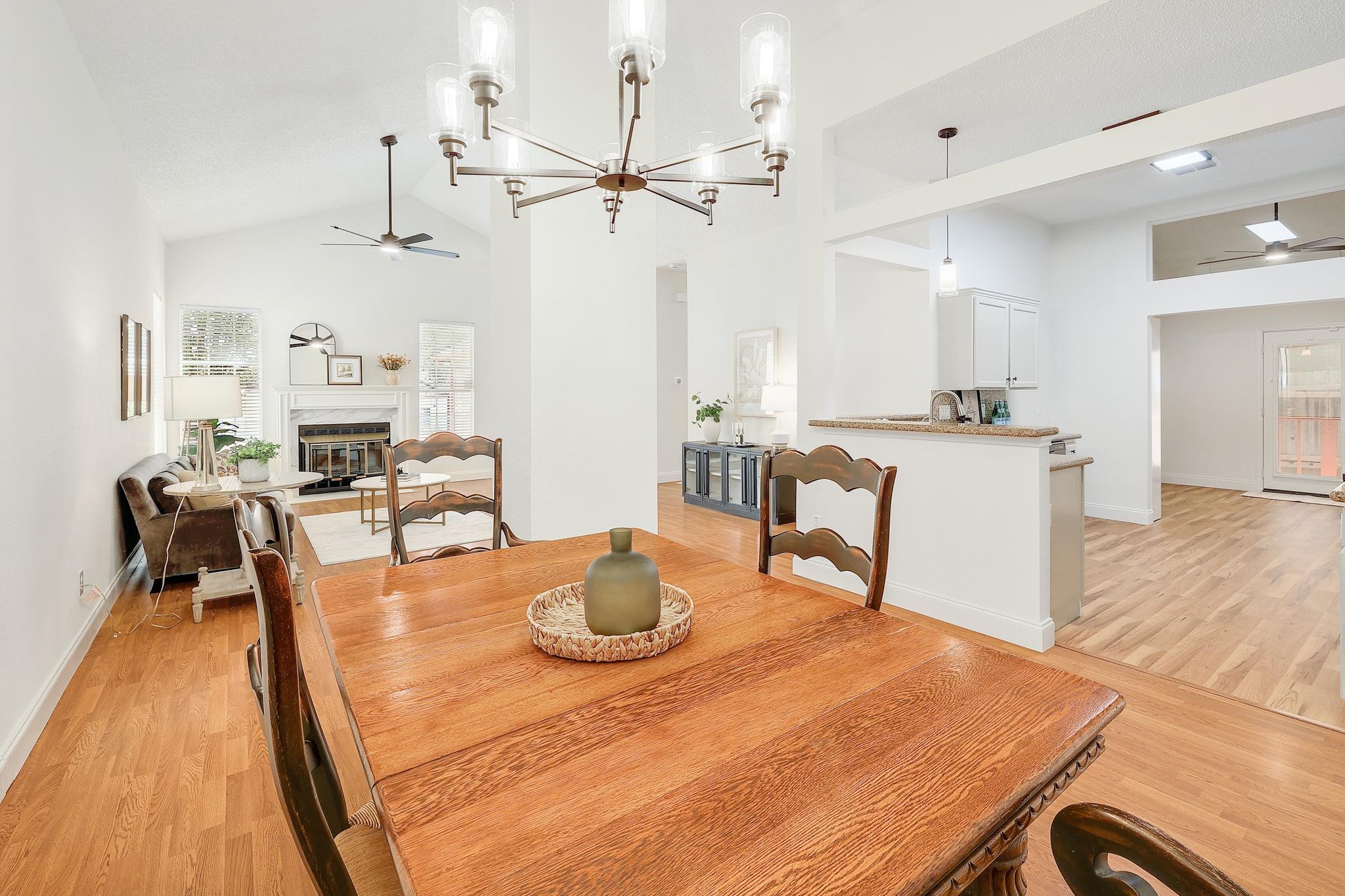 2012 Castle View DR