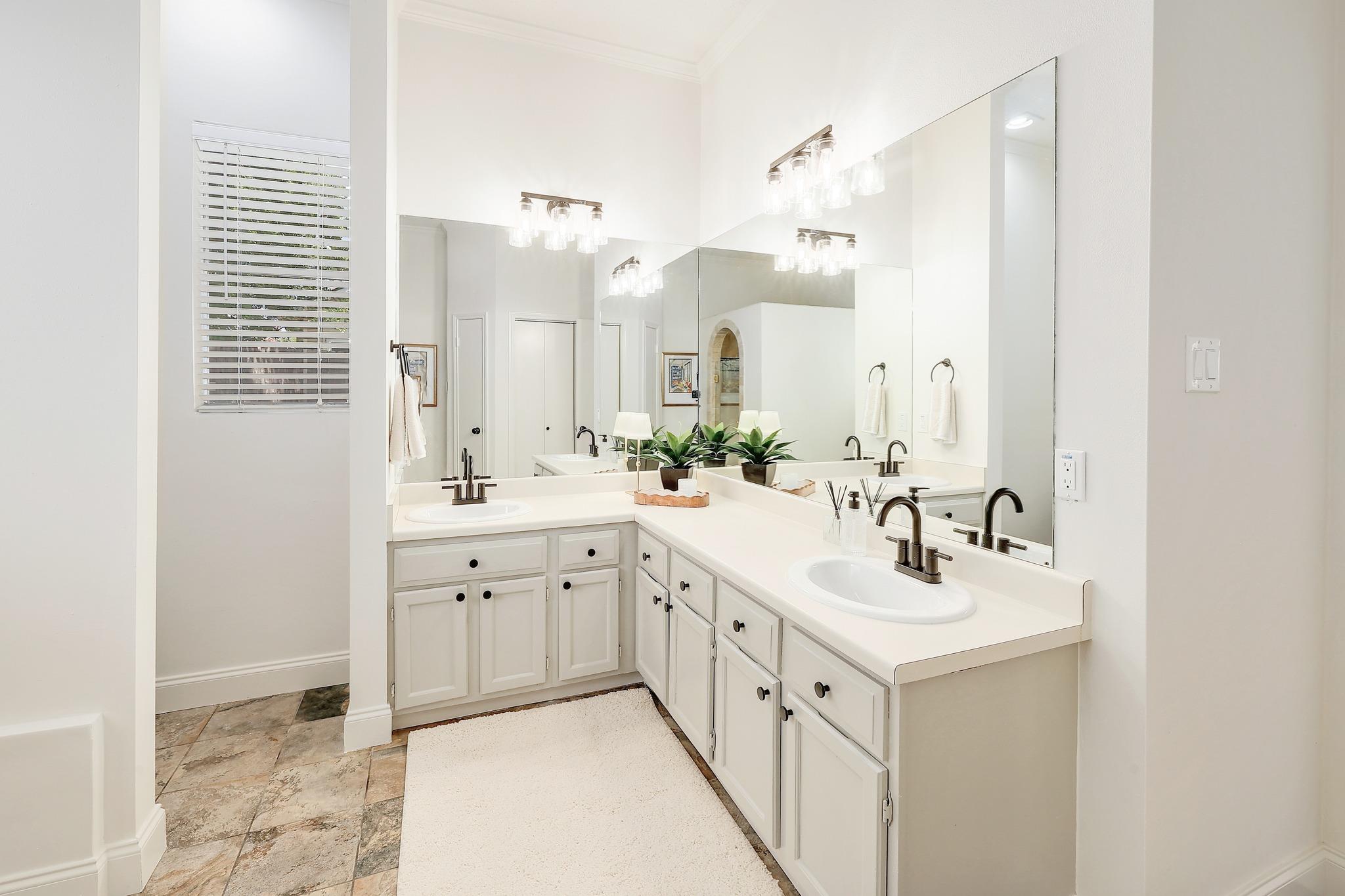 2012 Castle View DR