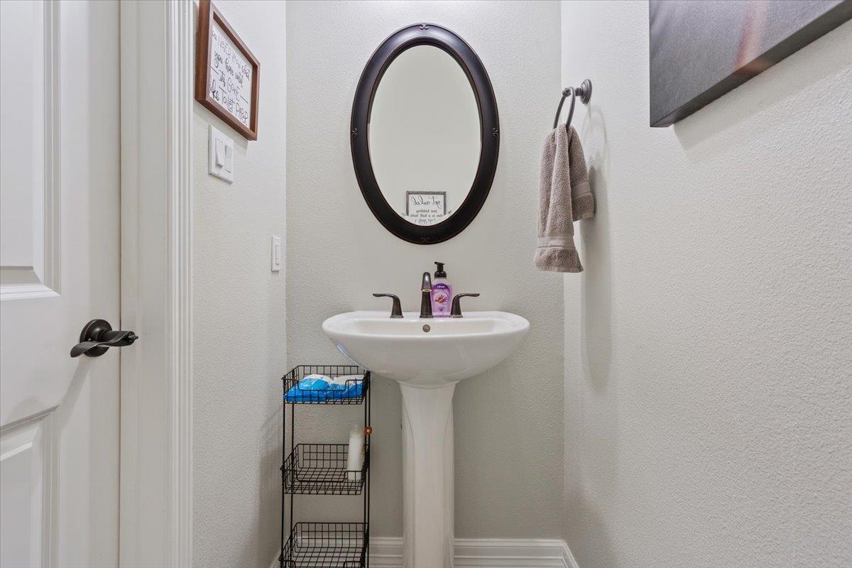 102 Rancho Del Lago LN