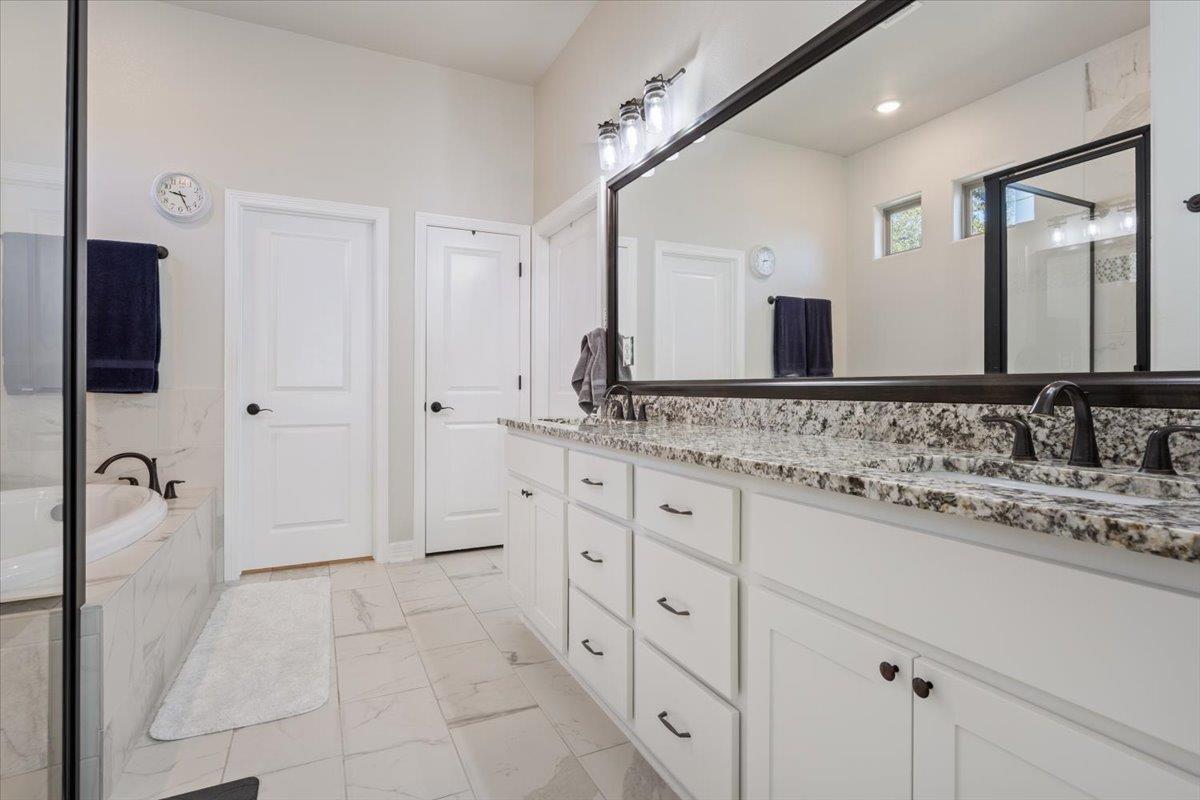 102 Rancho Del Lago LN