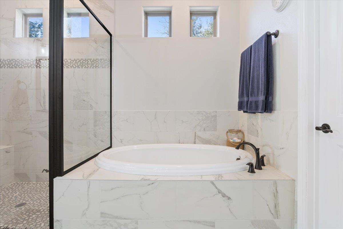 102 Rancho Del Lago LN