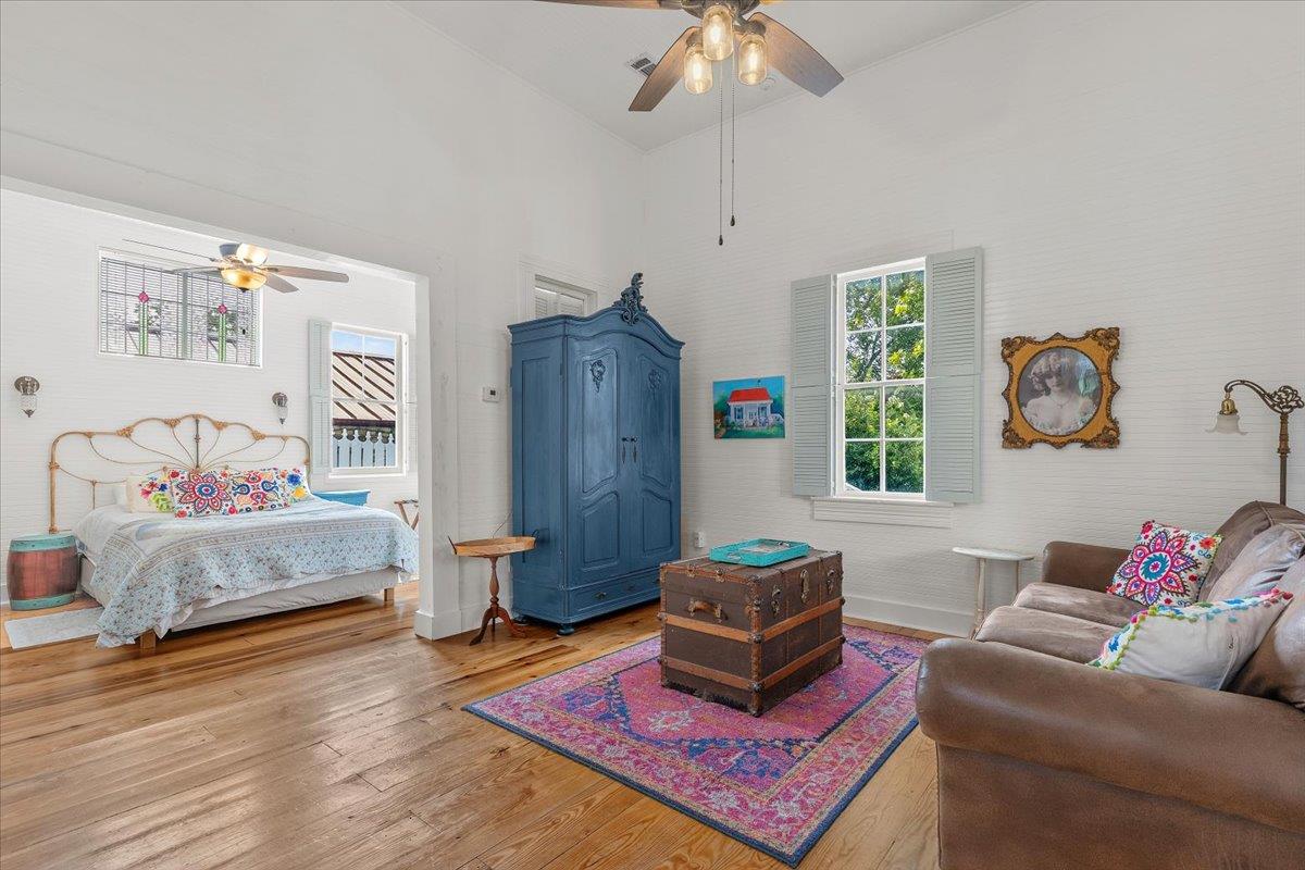 702 E Main ST