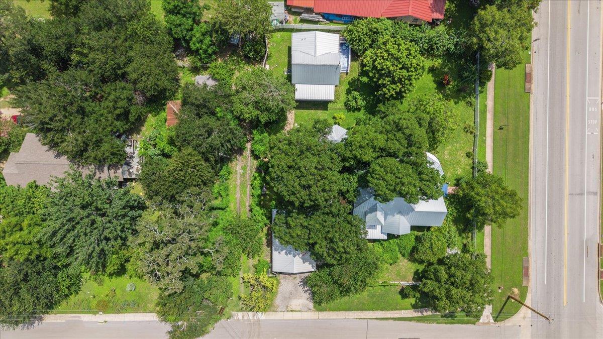 702 E Main ST