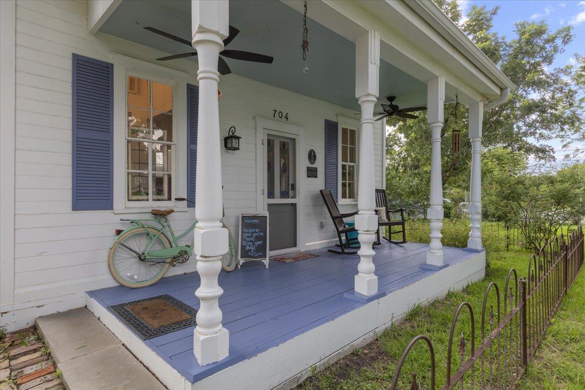 702 E Main ST
