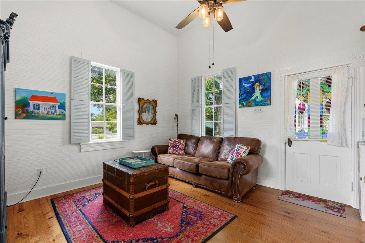 702 E Main ST